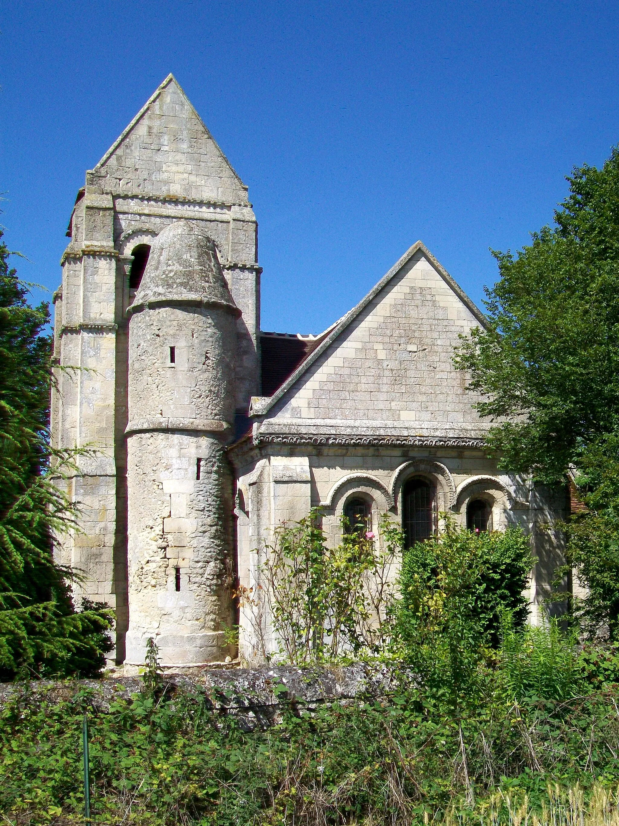 Photo showing: Façade est de l'église romane de Noël-Saint-Martin.