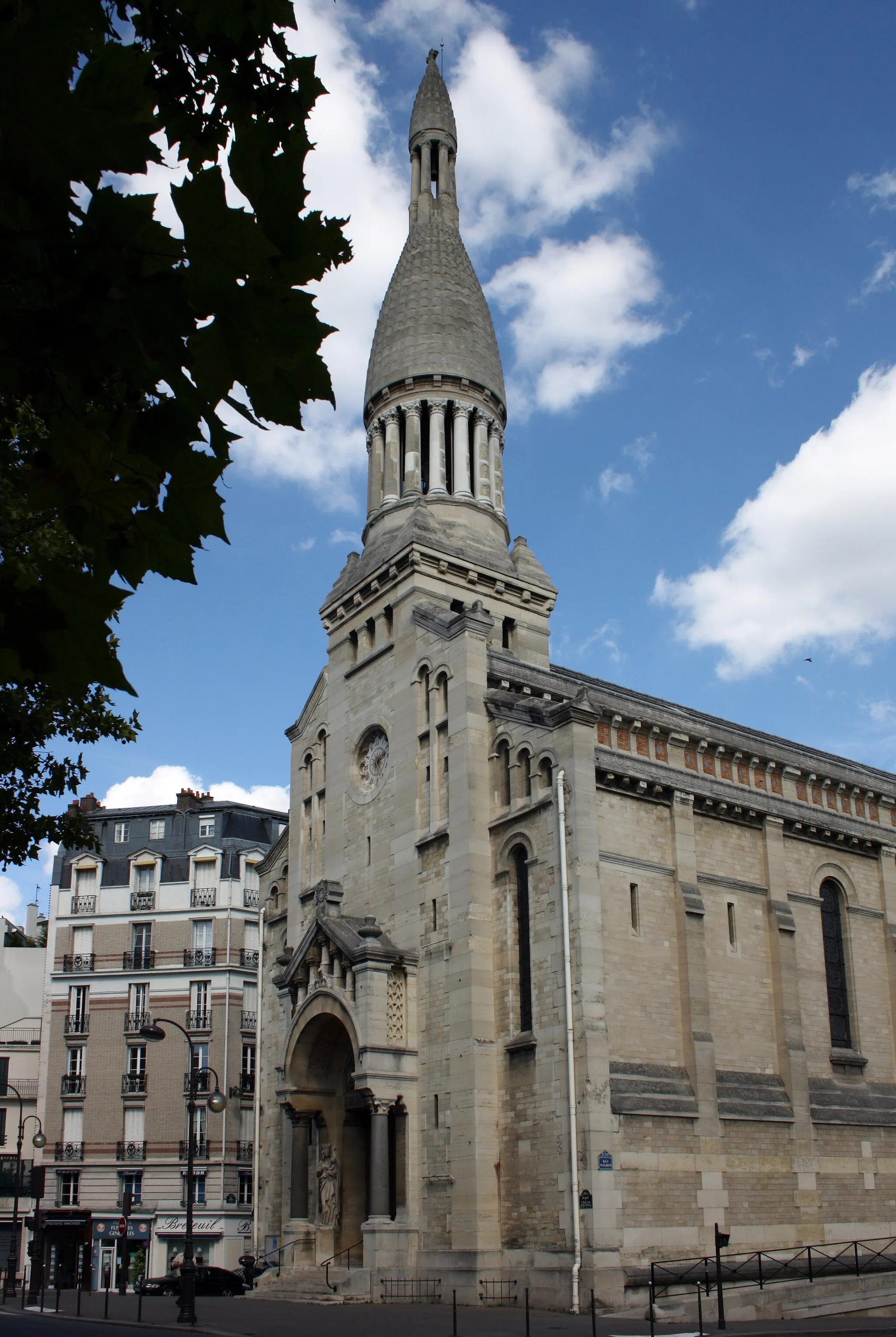 Photo showing: Katholische Pfarrkirche Notre-Dame-d'Auteuil im 16. Arrondissement von Paris
