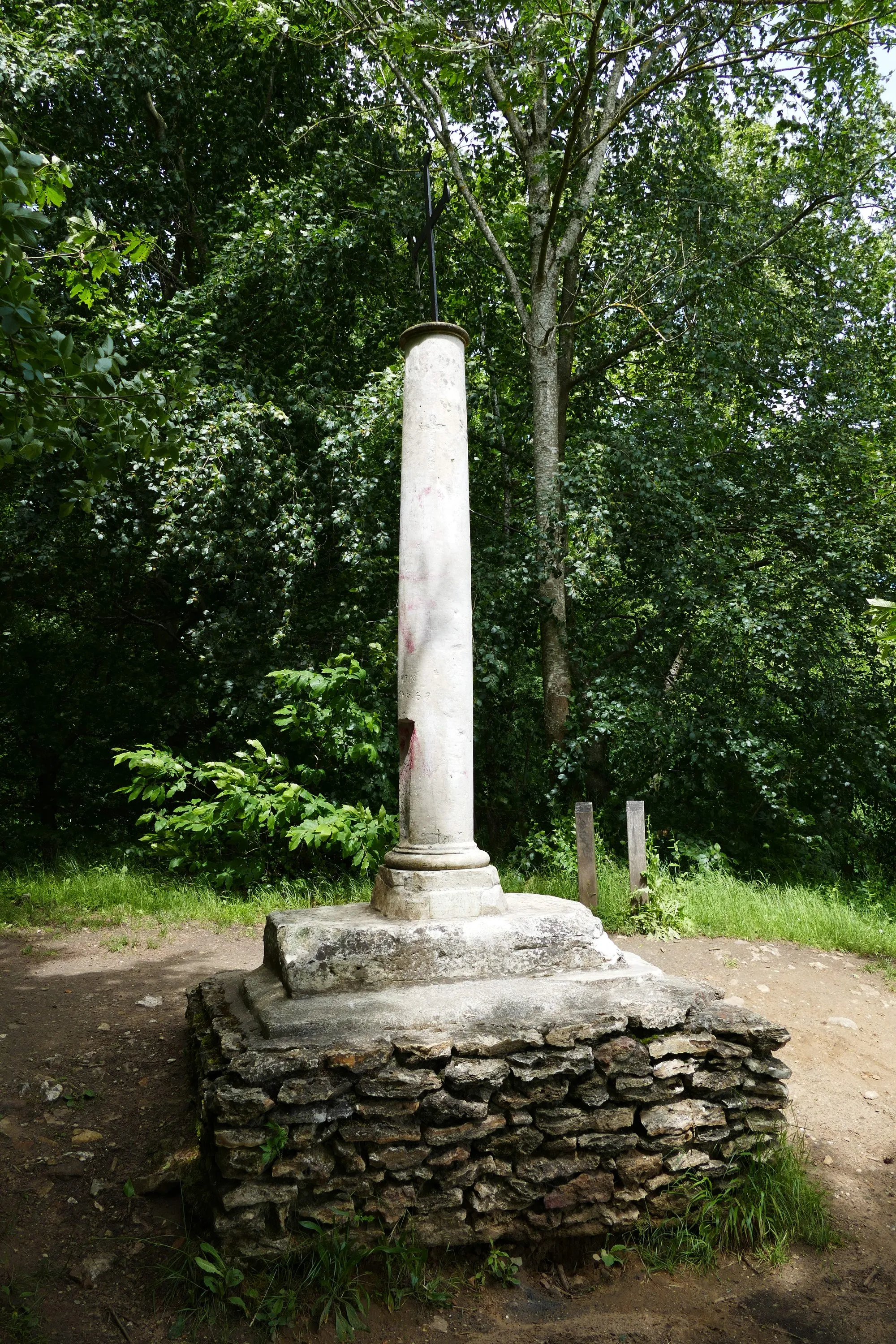 Photo showing: Saint-Michel's cross in L'Étang-la-Ville (Yvelines, Île-de-France, France).