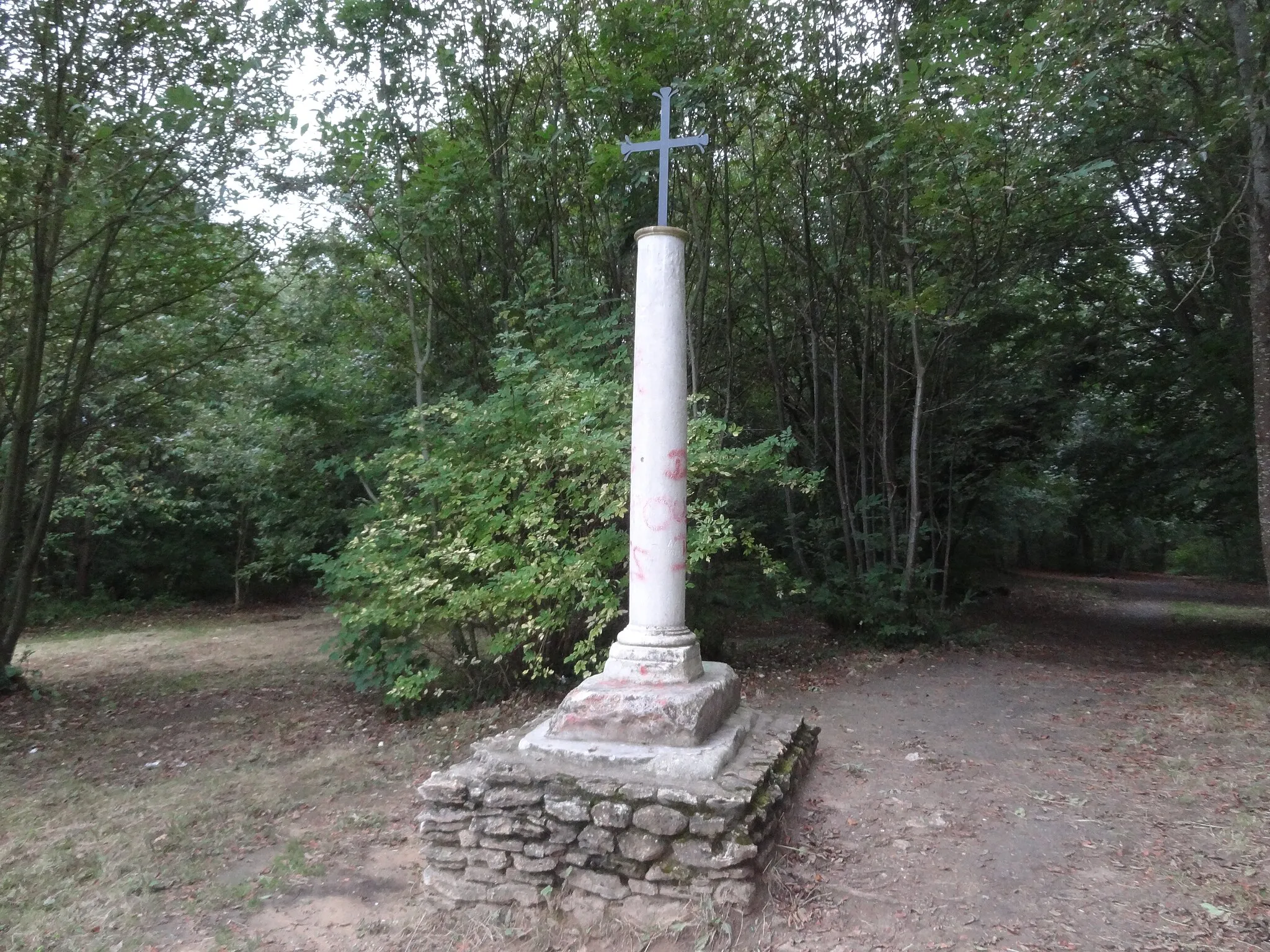 Photo showing: Croix Saint-Michel de L'Étang-la-Ville