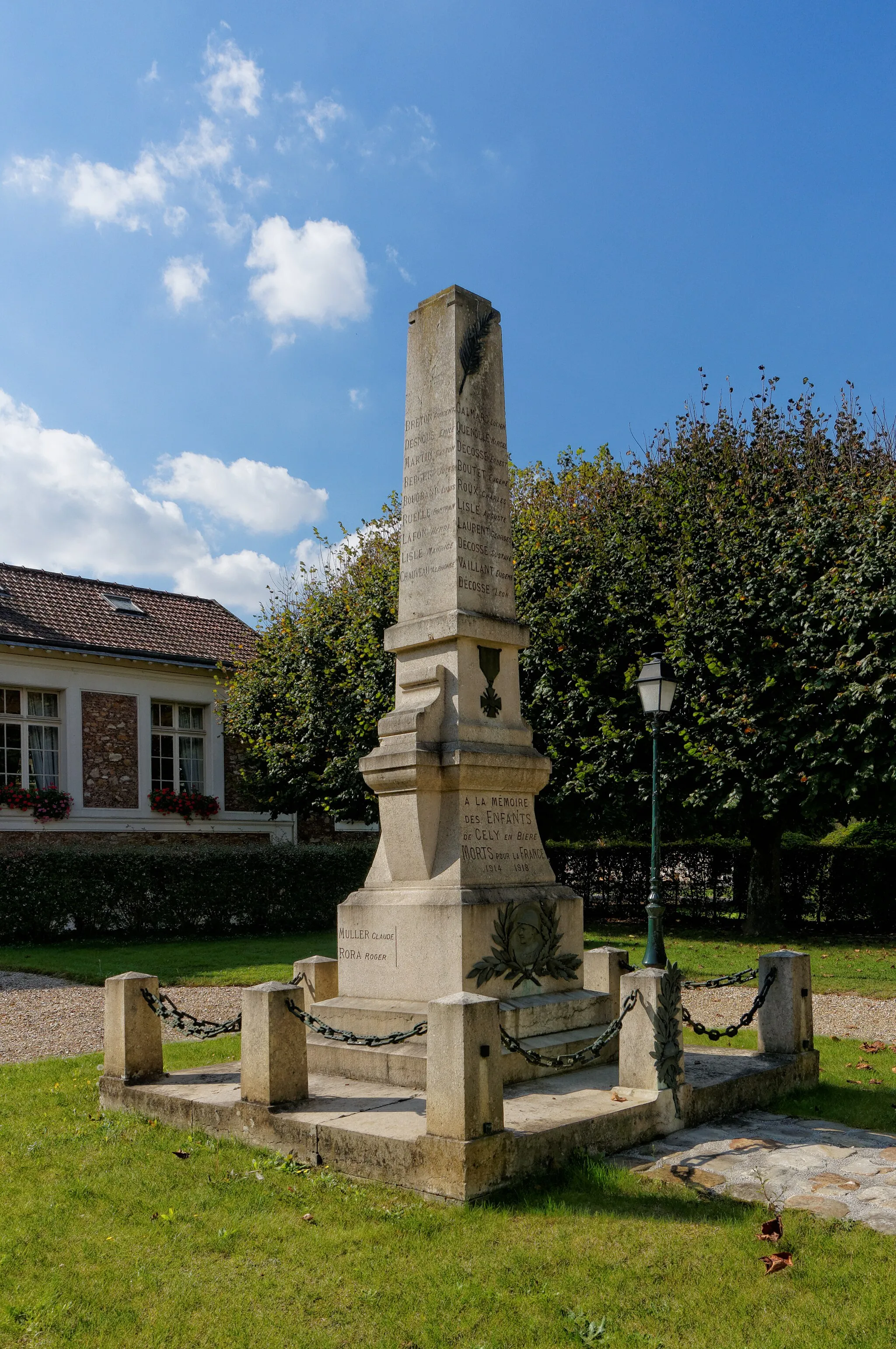 Photo showing: Le monument aux morts de Cély-en-Bière