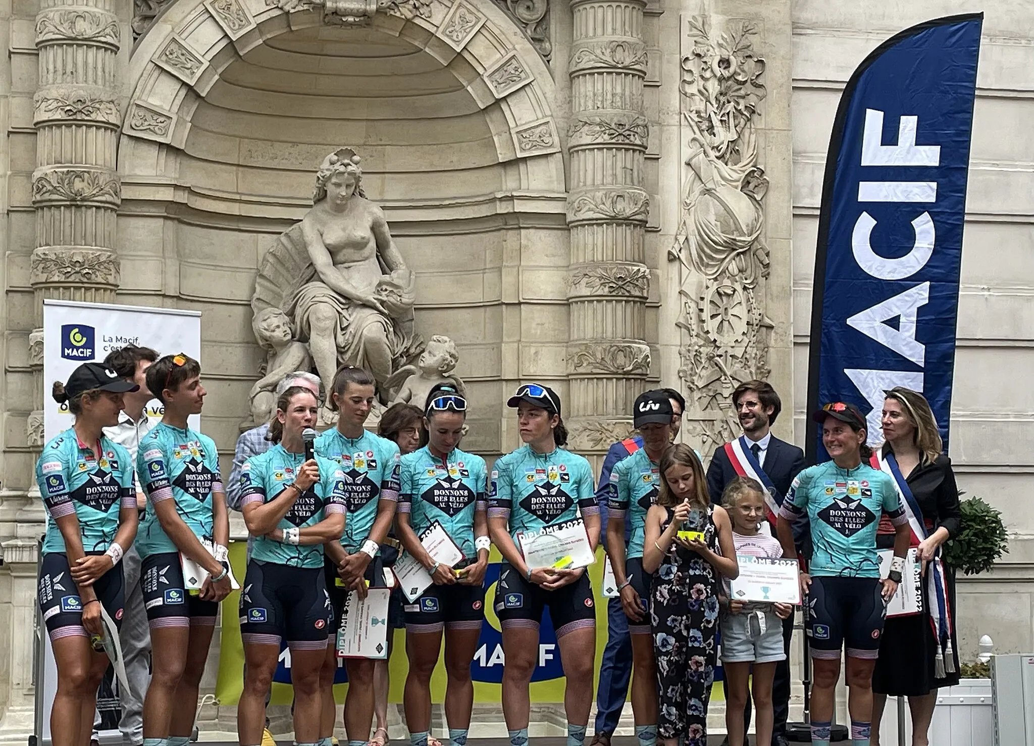 Photo showing: Réception de clôture de "Donnons des elles au vélo" en 2022 à la Mairie du 8e arrondissement de Paris