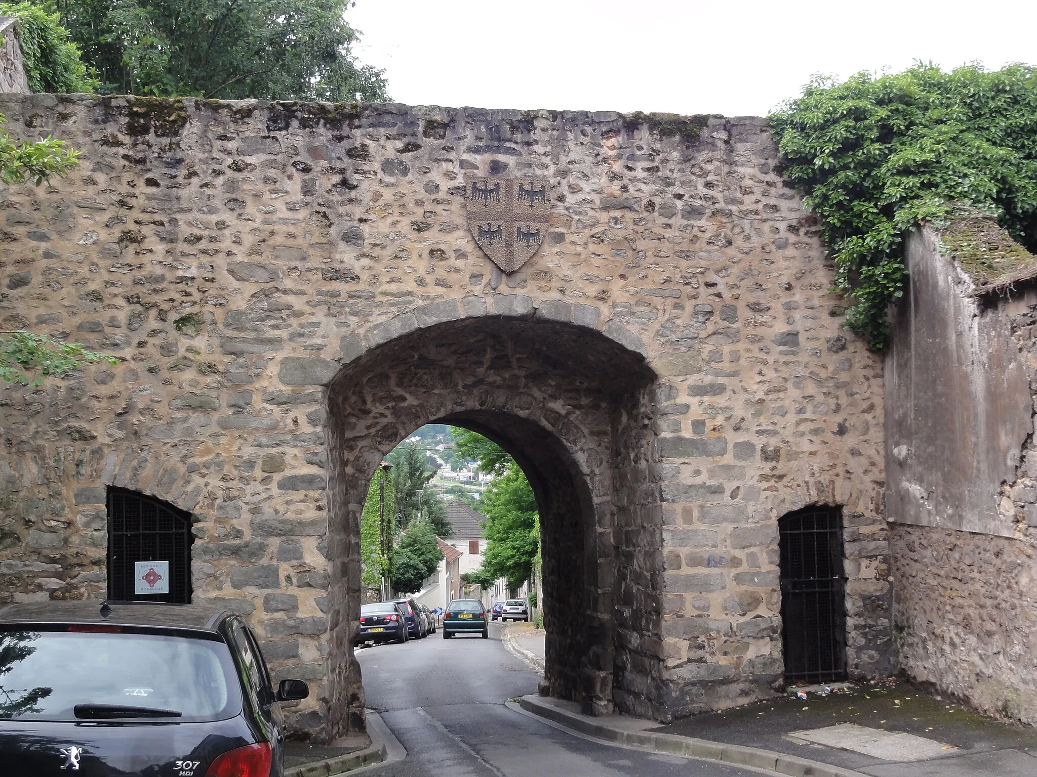 Photo showing: This building is indexed in the base Mérimée, a database of architectural heritage maintained by the French Ministry of Culture, under the reference PA00087972 .