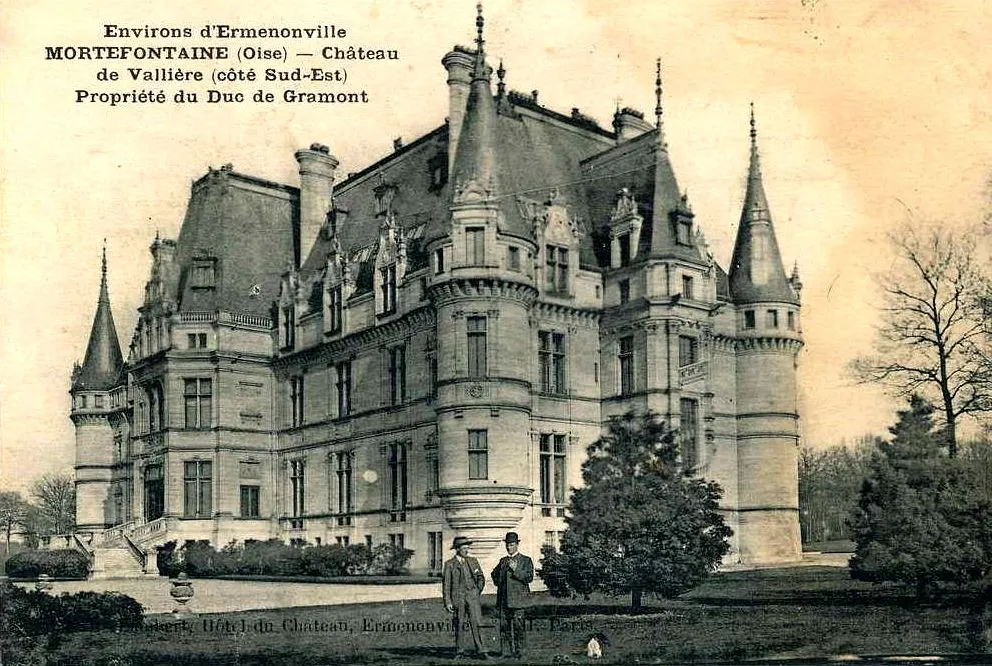 Photo showing: Château de Vallière, la façade principale avec l'entrée donnant sur le nord-est.