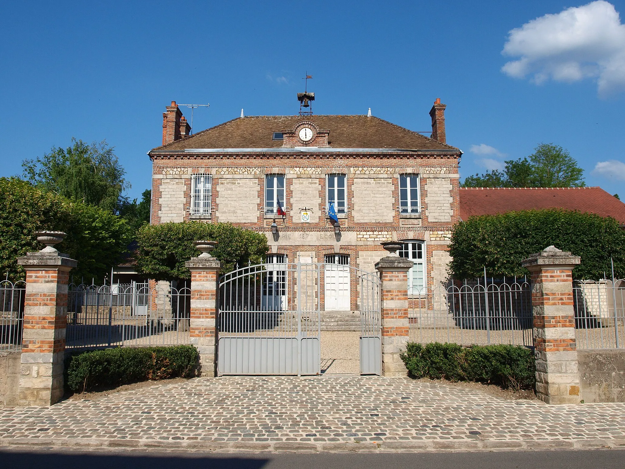 Photo showing: Fleury-en-Bière (Seine-et-Marne, France)