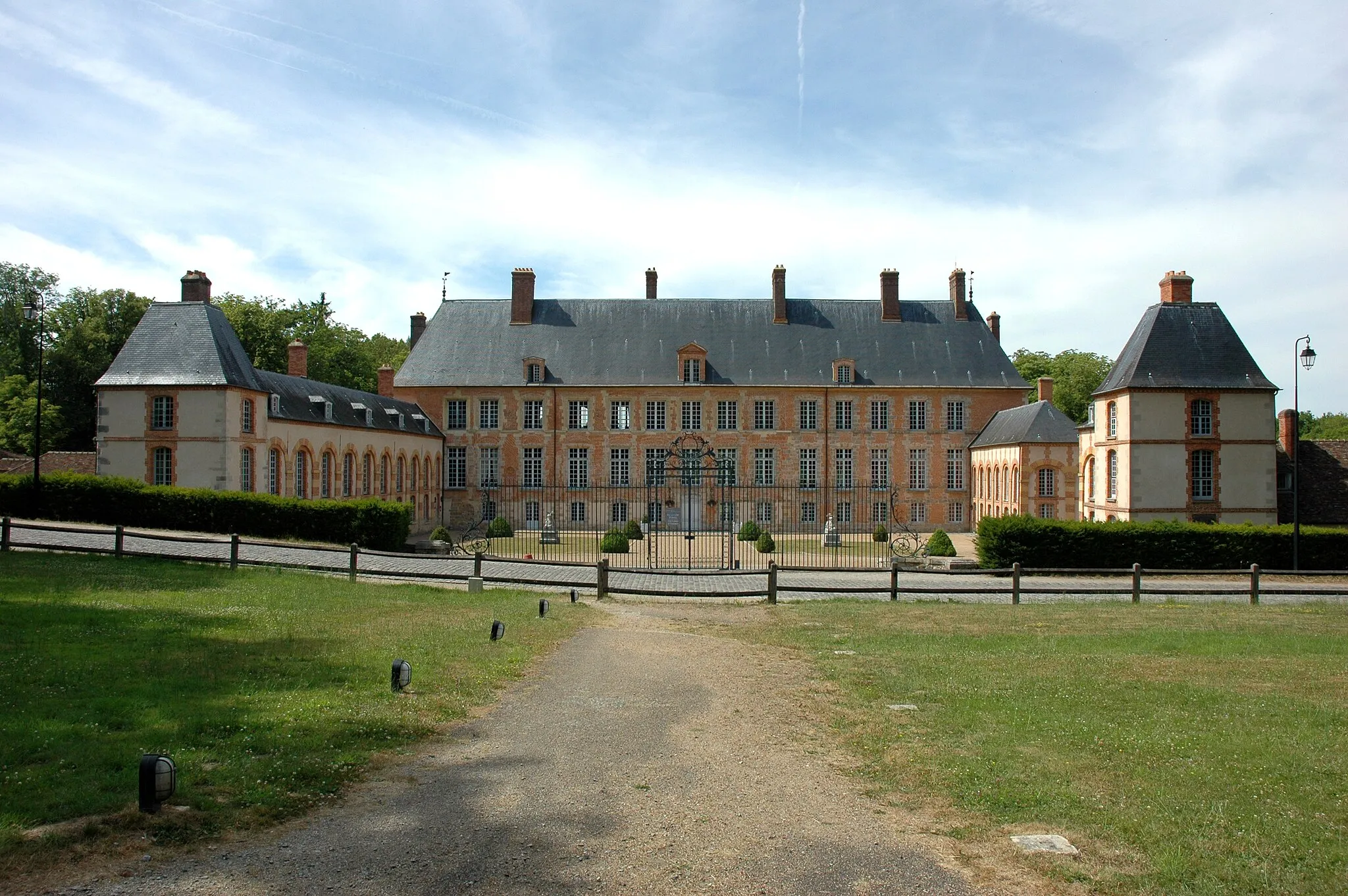 Photo showing: Château des Mesnuls
