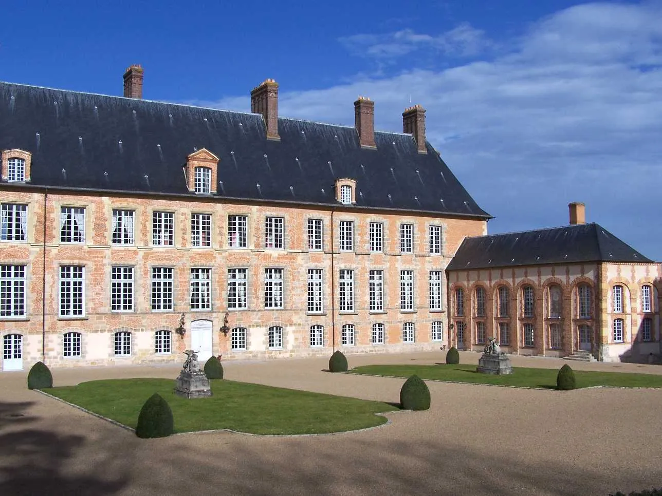 Photo showing: Castle of Les Mesnuls (Yvelines, France)