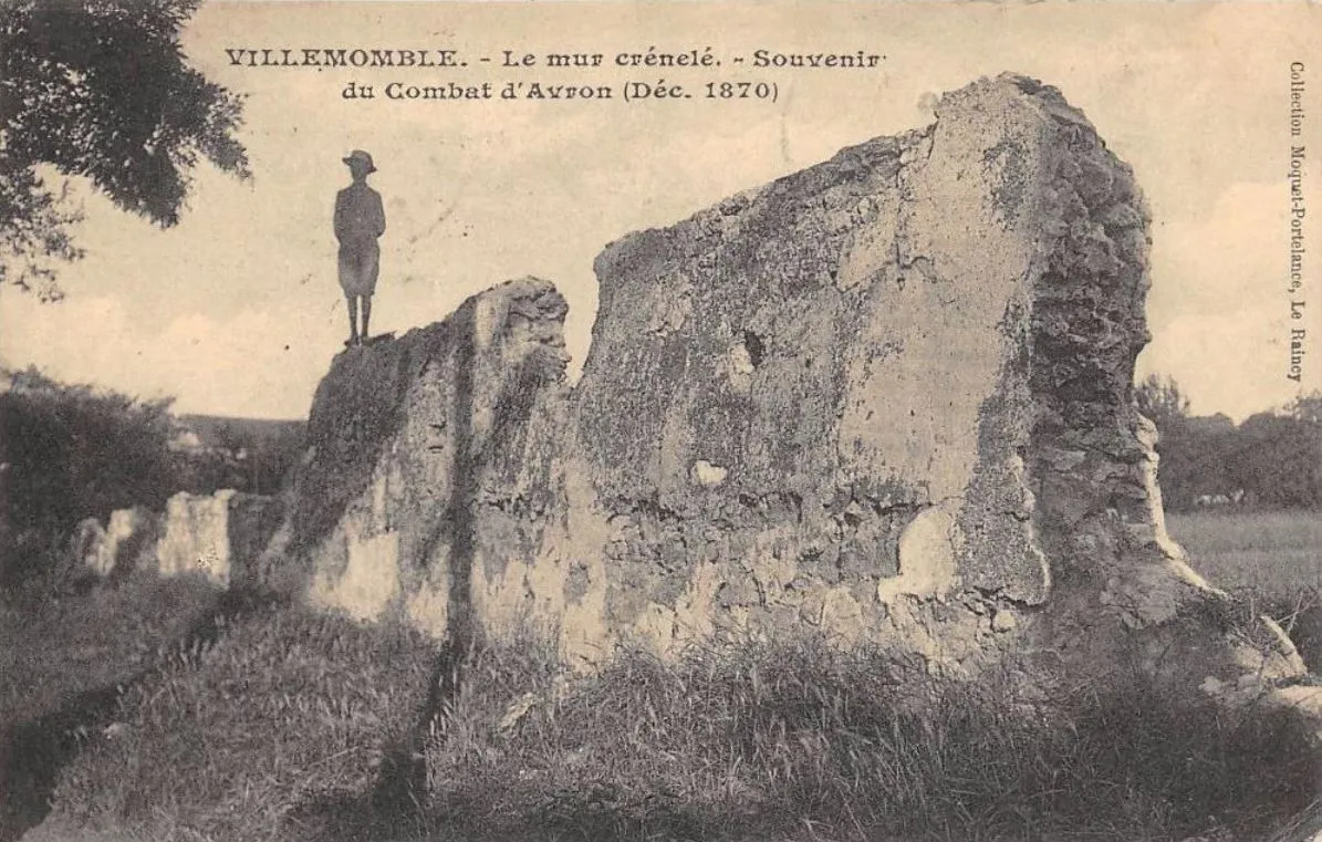 Photo showing: Villemomble.Mur crênelé.Combat d'Avron.1870