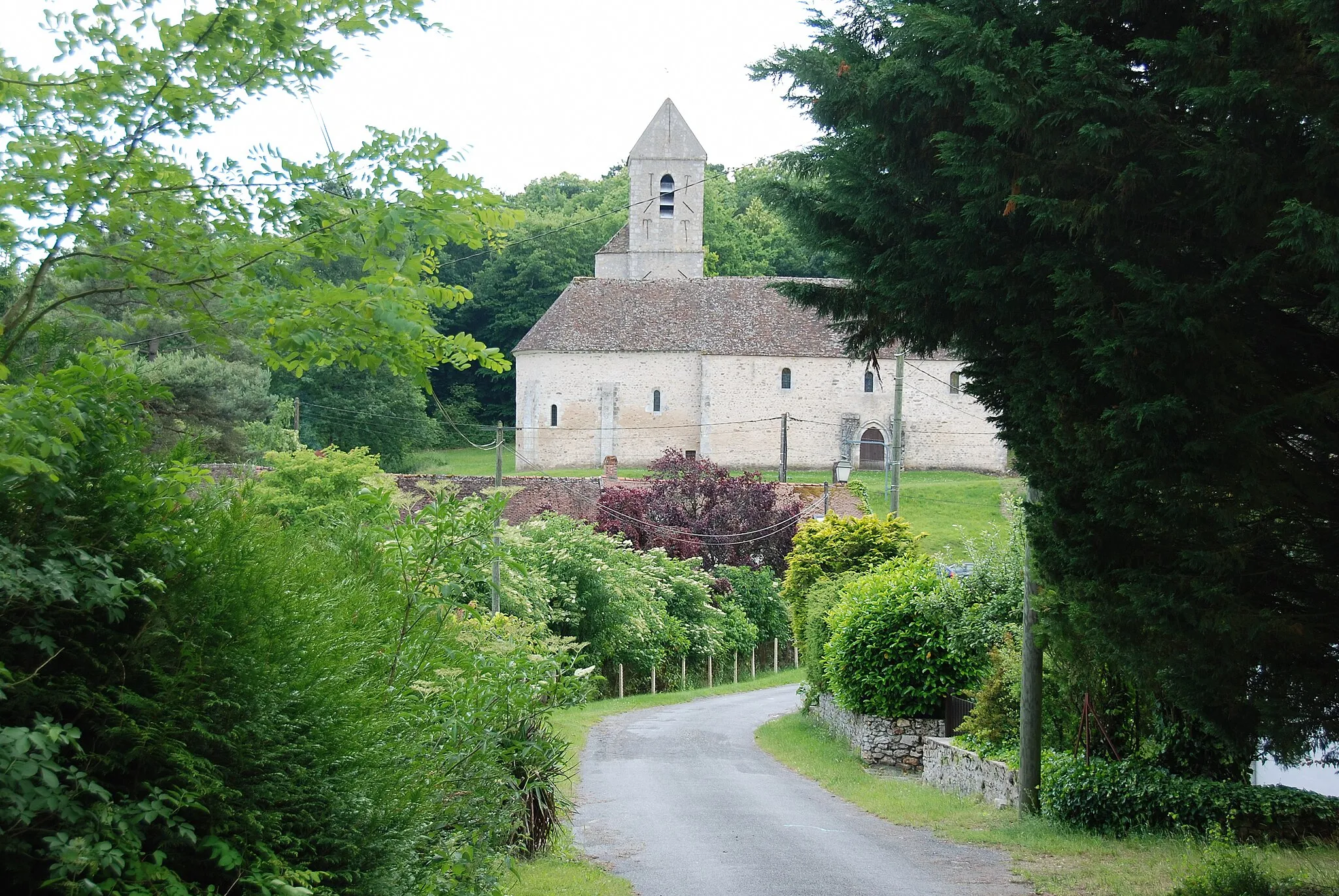 Photo showing: Eglise St Martin vue de la route du Fief