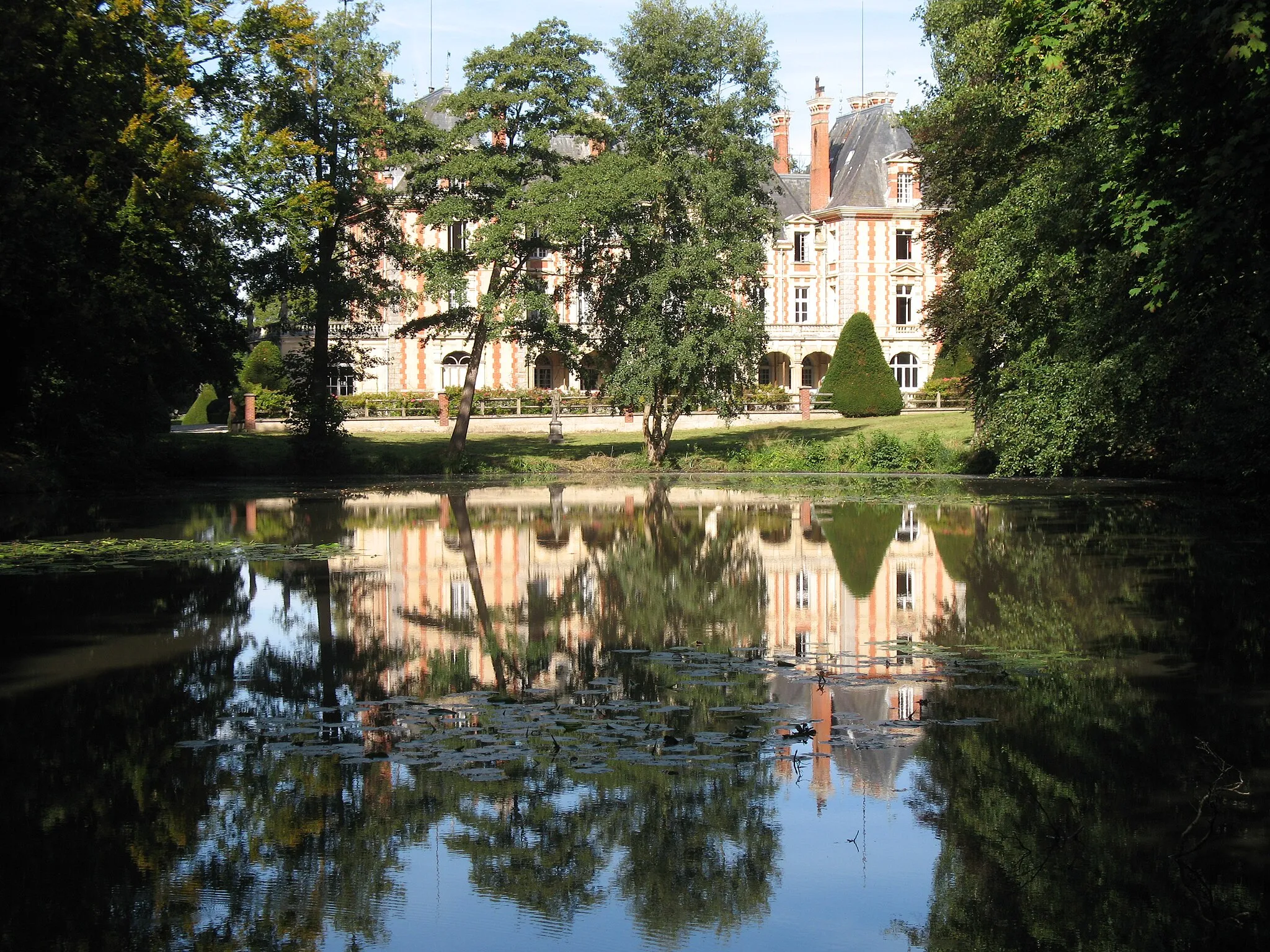 Photo showing: Château de La Boissière, à La Boissière-École dans les Yvelines (l'étang).
