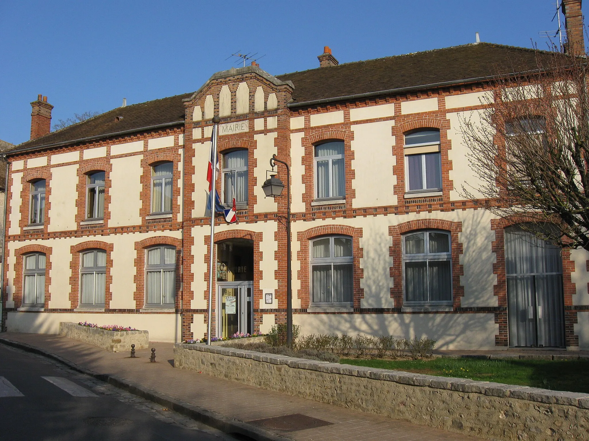 Photo showing: Mairie de Grez-sur-Loing (Seine-et-Marne, région Île-de-France)