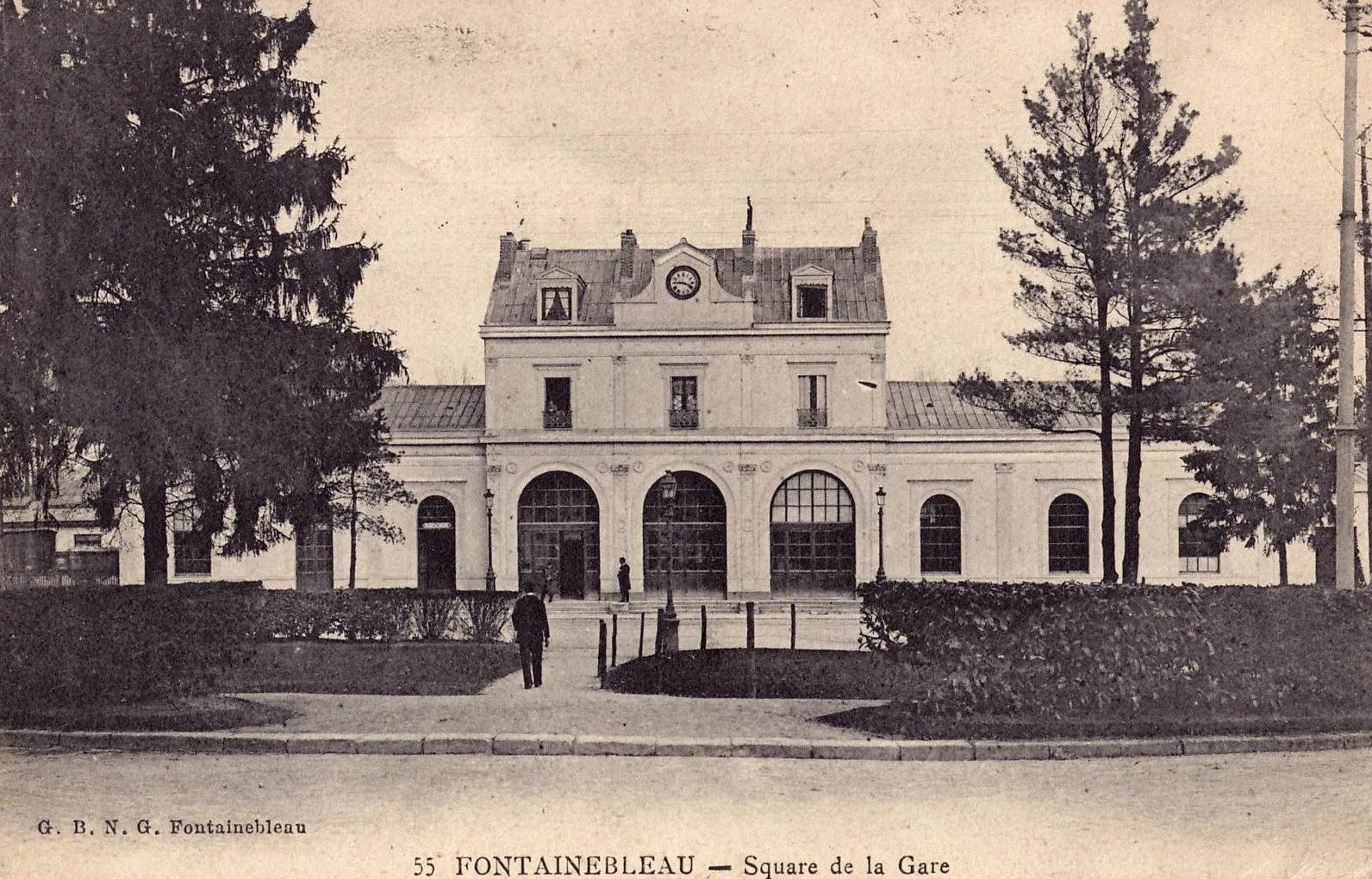 Photo showing: Carte postale ancienne éditée par G. B. N. G. à Fontainebleau   : FONTAINEBLEAU - Square de la Gare