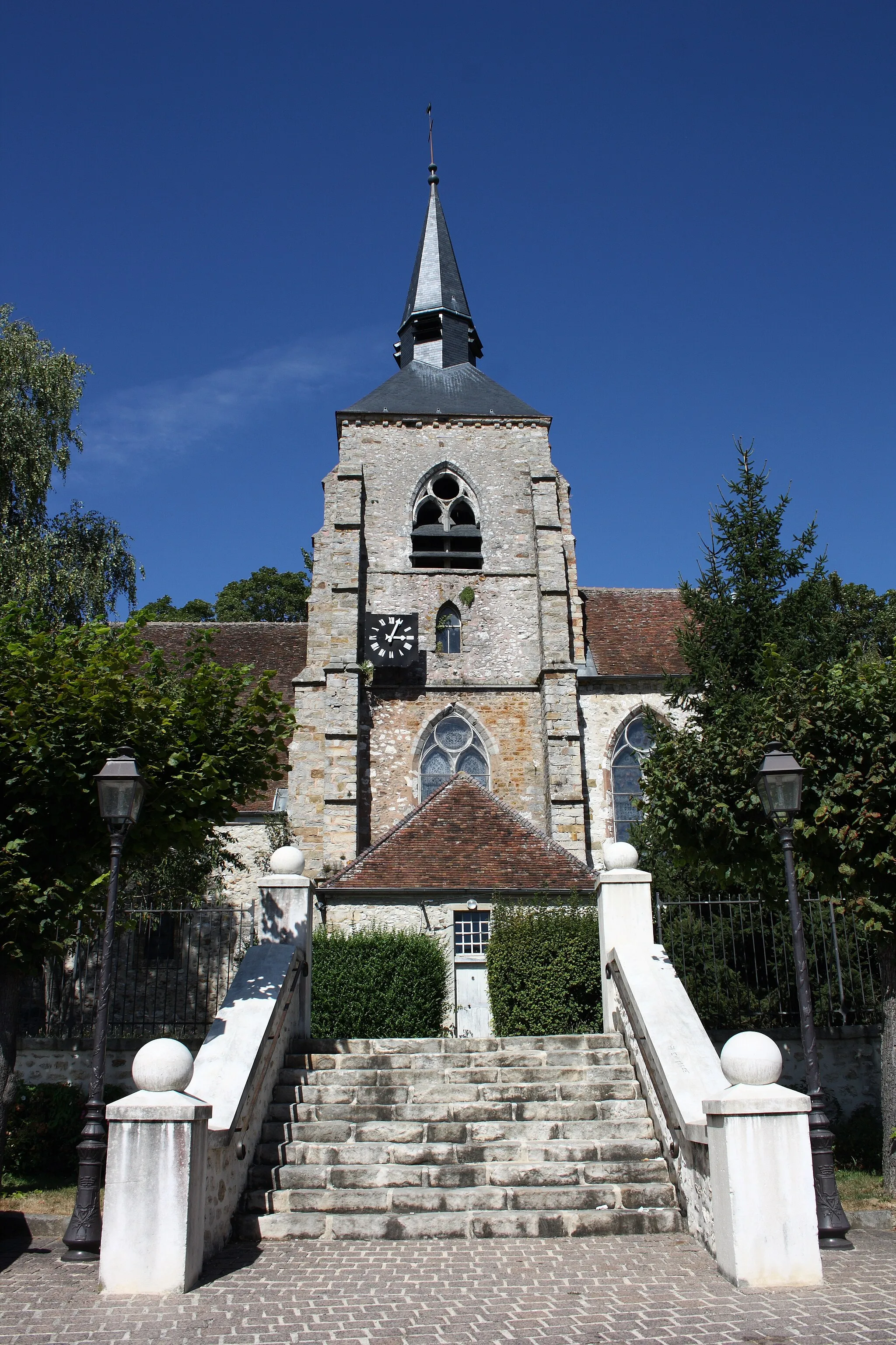 Photo showing: Kirche Saint-Pierre-Saint-Paul in Jouy-sur-Morin im Département Seine-et-Marne (Île-de-France)