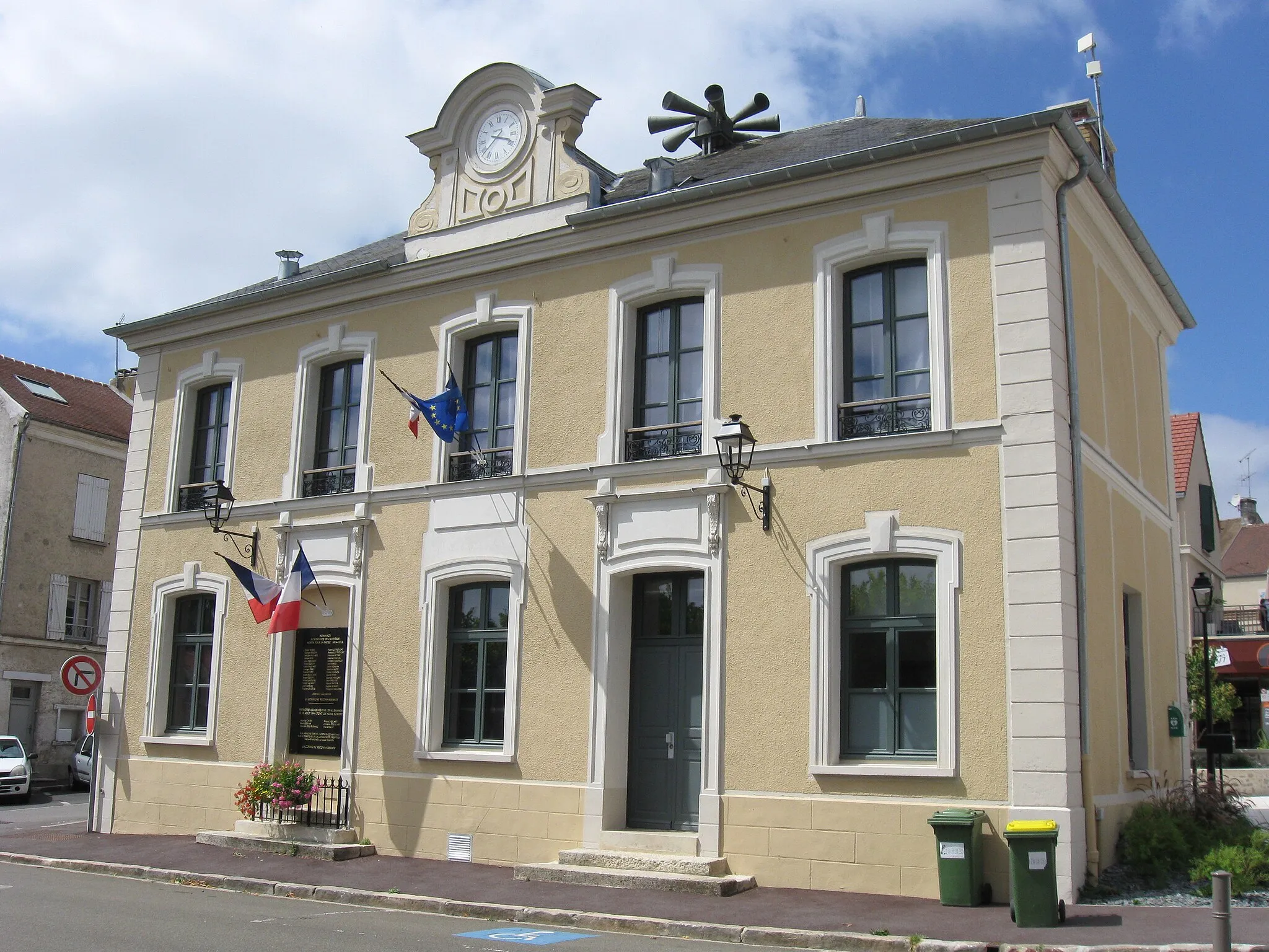 Photo showing: Mairie de Crespières. (Yvelines, région Île-de-France).