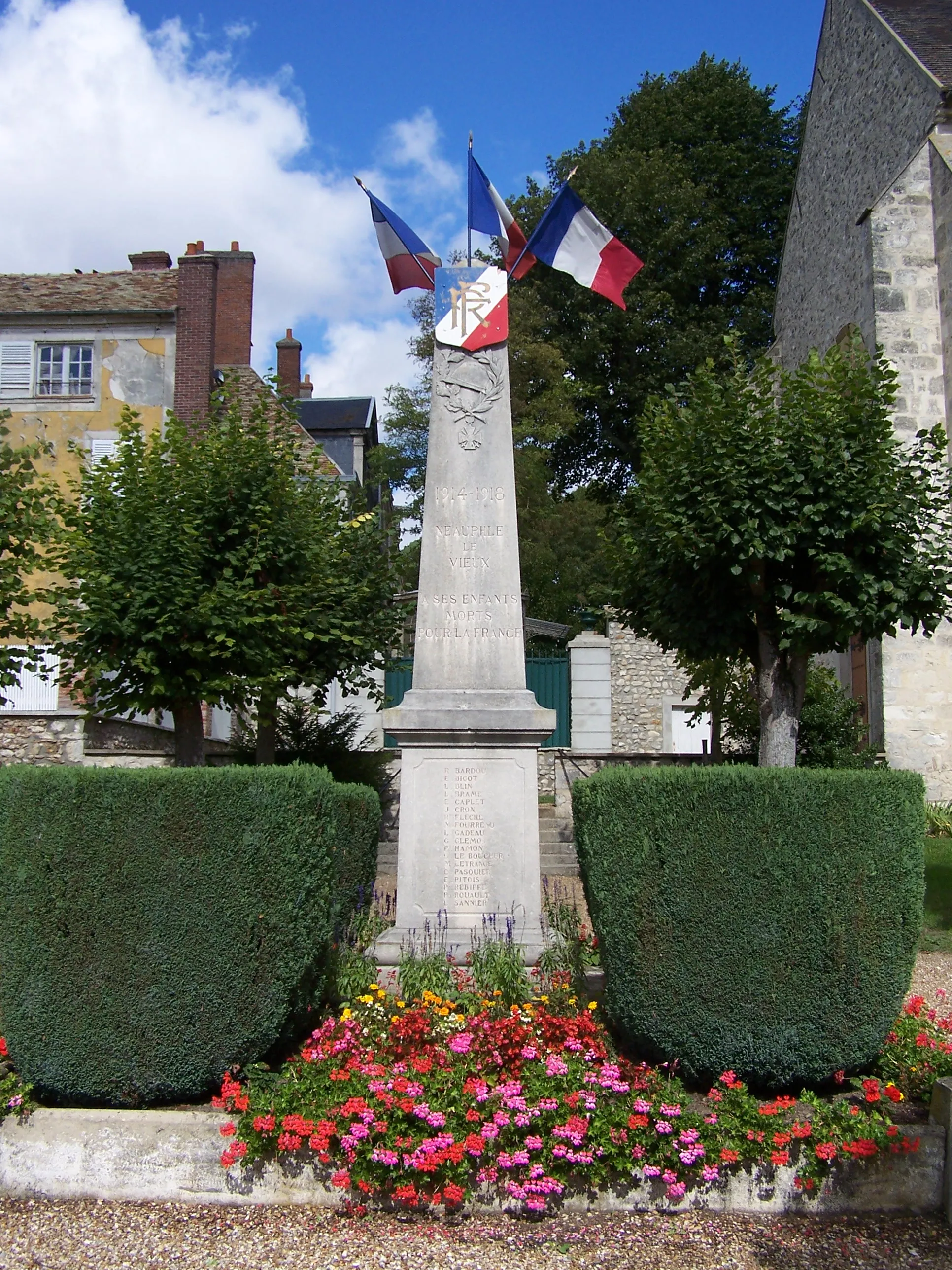 Photo showing: Monument aux morts de Neauphle-le-Vieux (Yvelines, France)