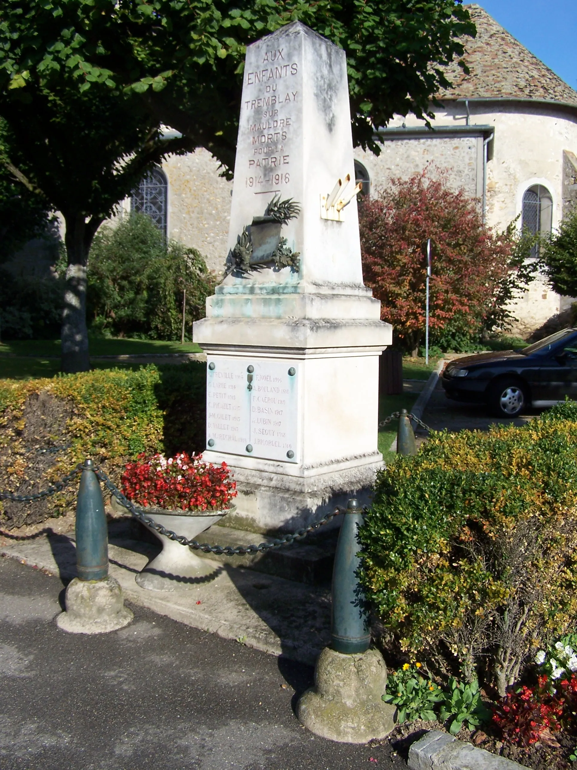 Photo showing: Monument aux morts du Tremblay-sur-Mauldre (Yvelines, France)
