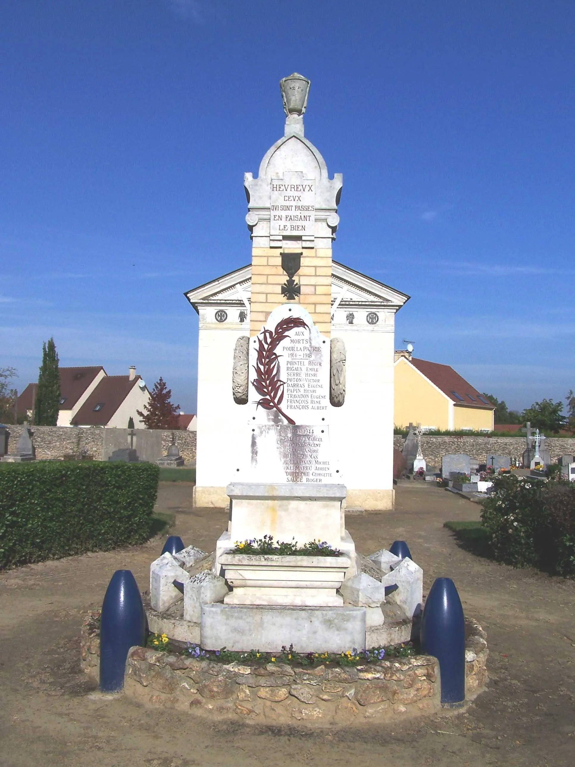 Photo showing: Monument aux morts de Galluis (Yvelines, France)