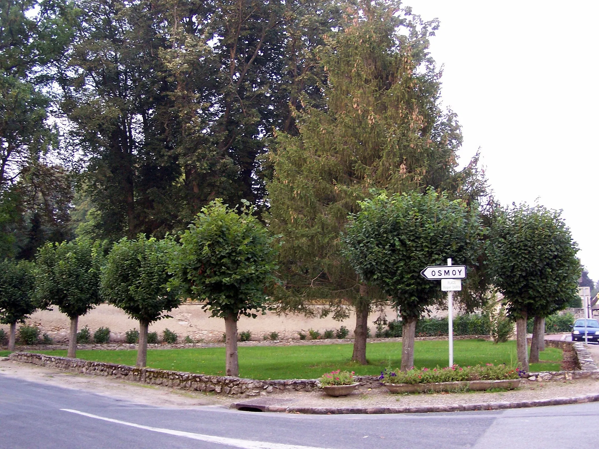 Photo showing: Filler watering place in Flexanville (Yvelines, France)