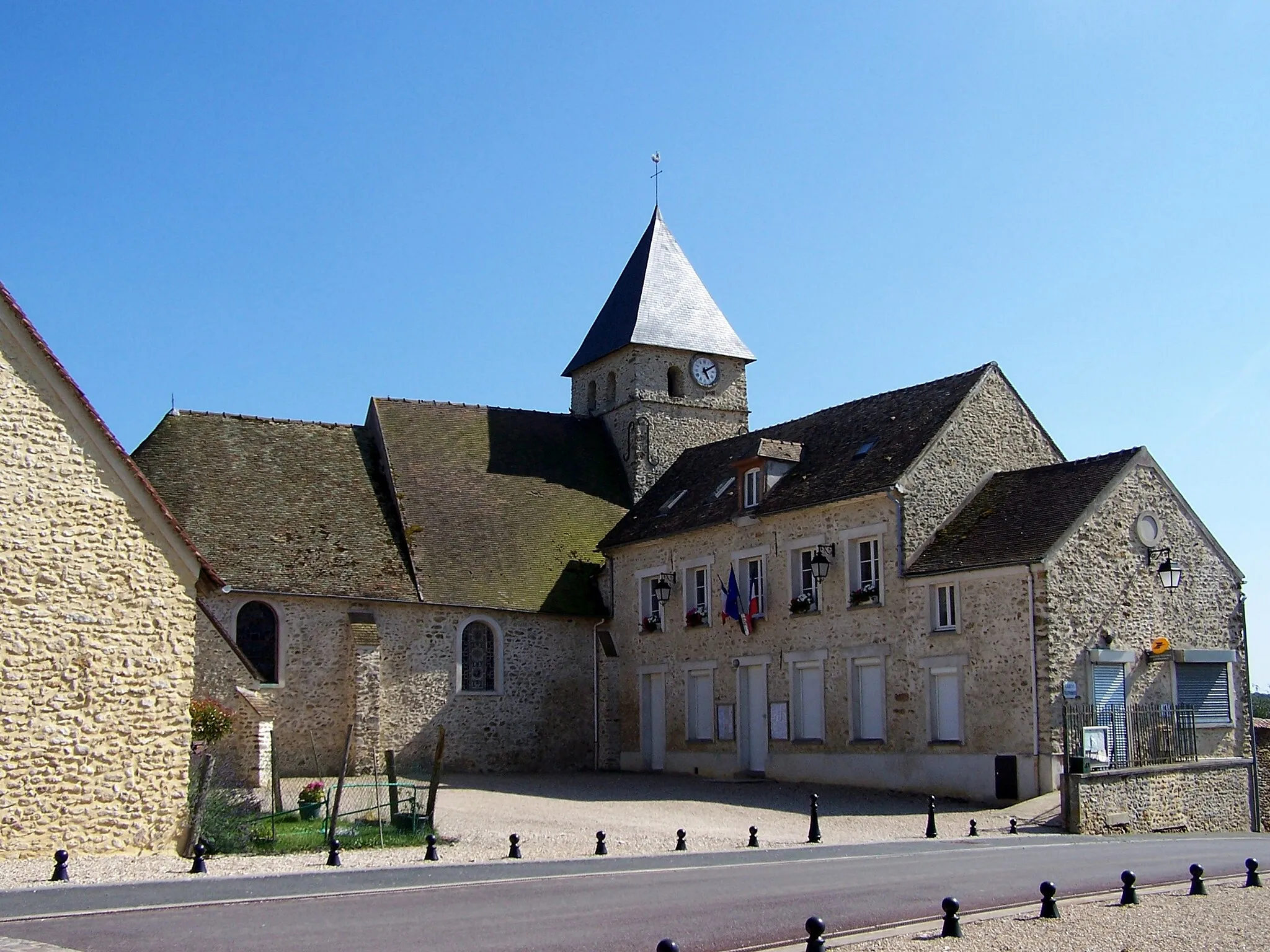 Photo showing: Town hall of Tacoignières (Yvelines, France)