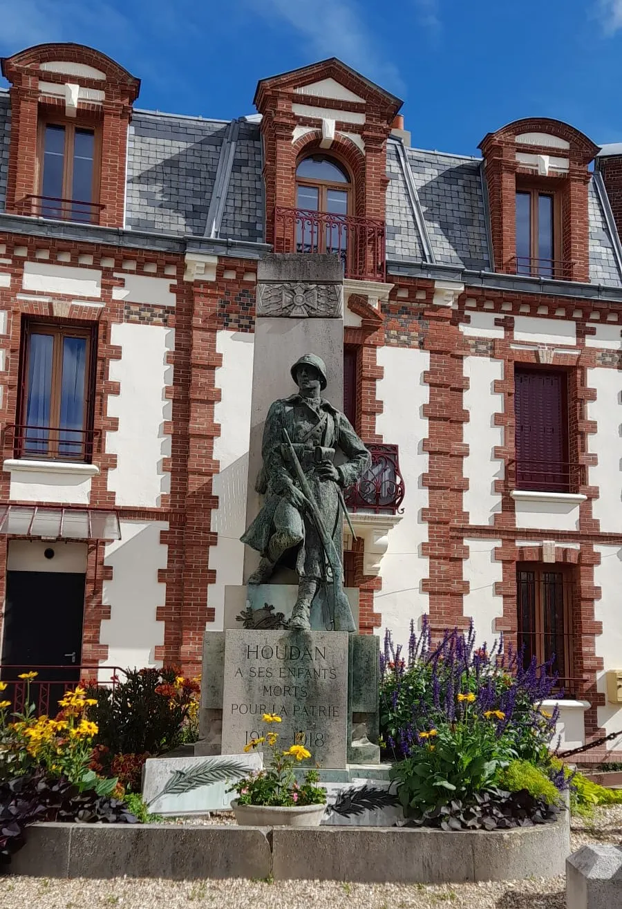 Photo showing: Hommage au Soldat inconnu à Houdan