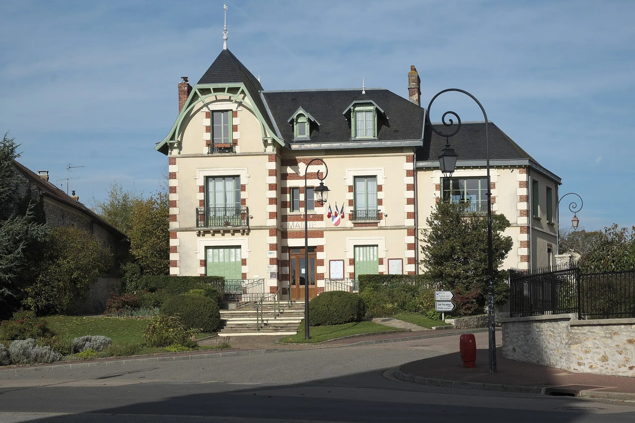 Photo showing: Rathaus in Arnouville-lès-Mantes im Département Yvelines (Île-de-France/Frankreich)