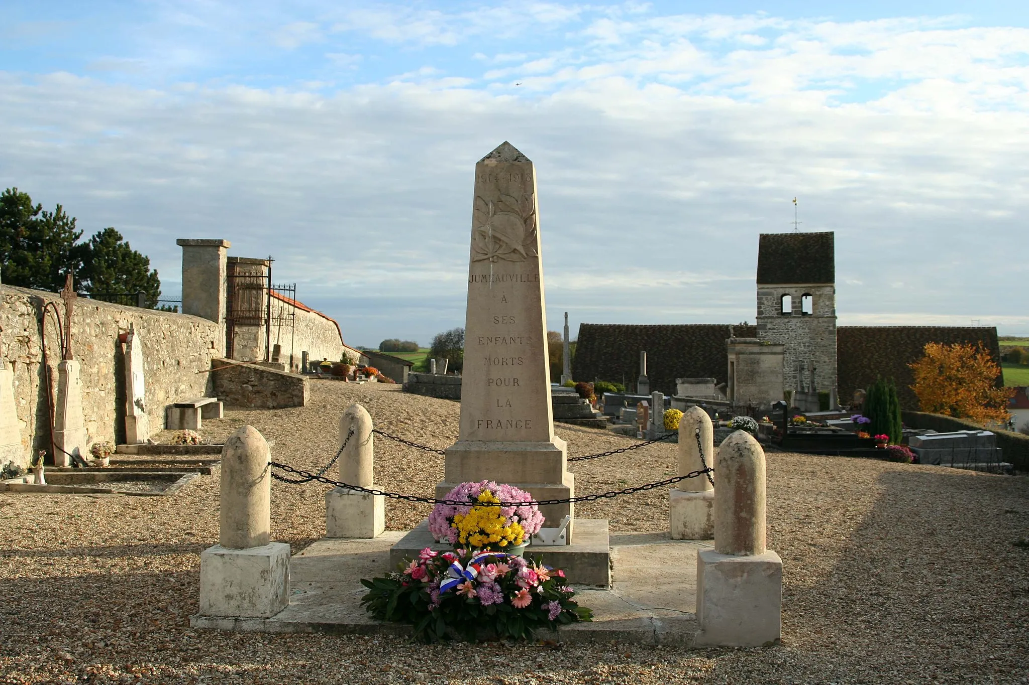 Photo showing: Monument aux morts de Jumeauville - Yvelines (France)
