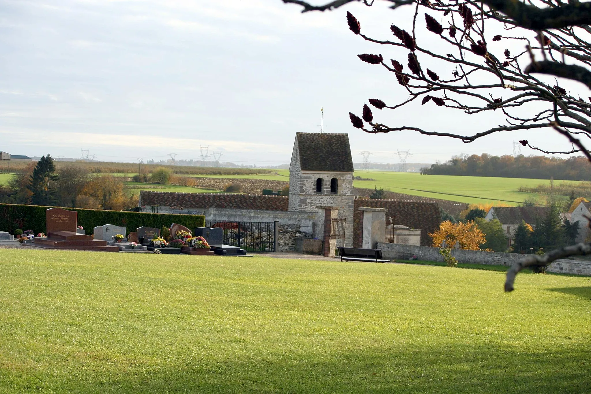 Photo showing: Clocher de l'église de Jumeauville, vu du cimetière - Yvelines (France)