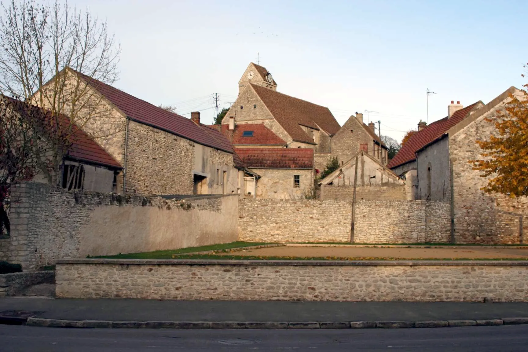 Photo showing: Vue sur l'église à Jumeauville - Yvelines (France)