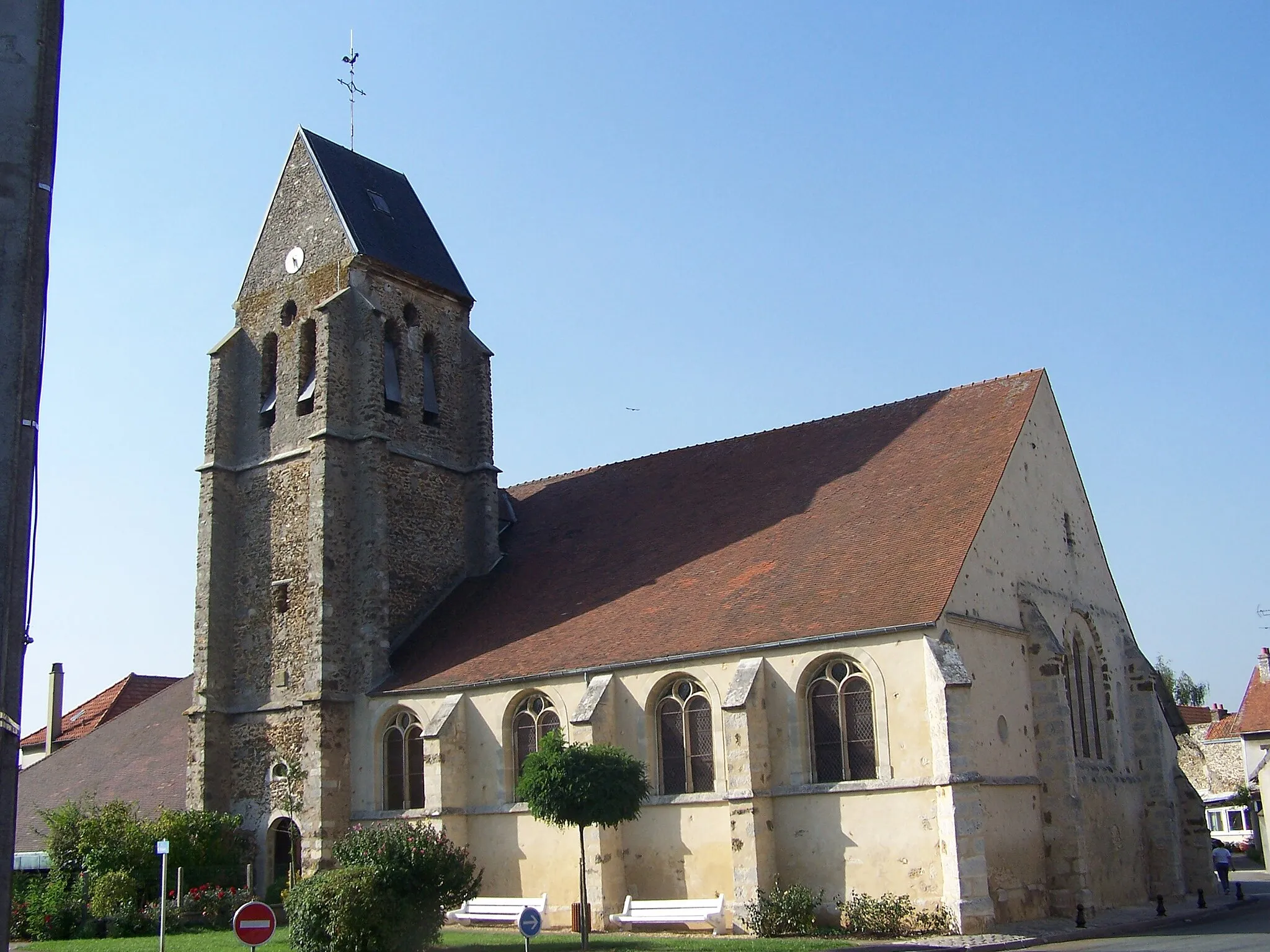 Photo showing: Church St Gilles-St Leu in Bois d'Arcy (Yvelines, France). Personal picture.