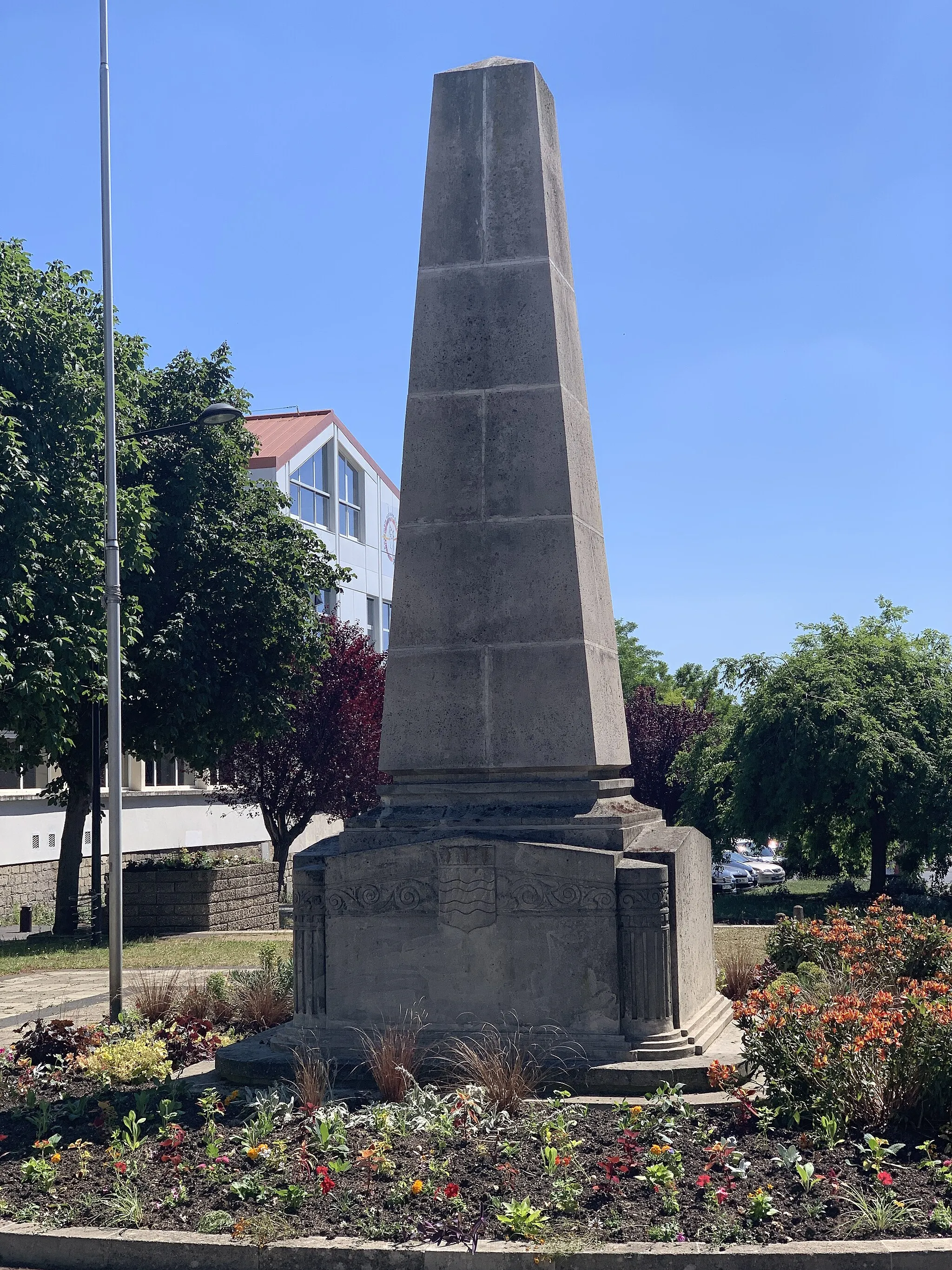 Photo showing: Monument aux morts de Stains.