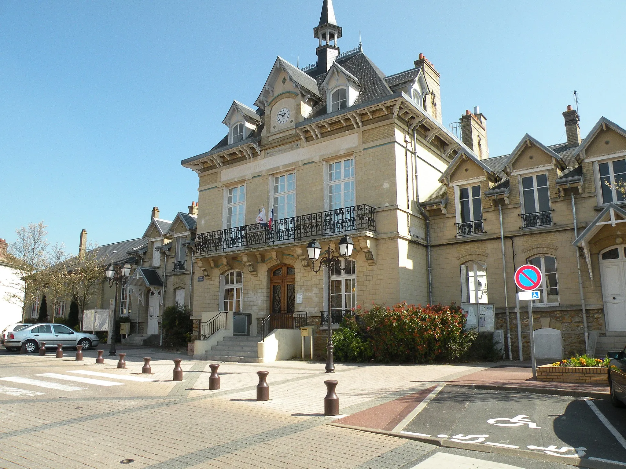 Photo showing: mairie de cergy villages, val d'oise france