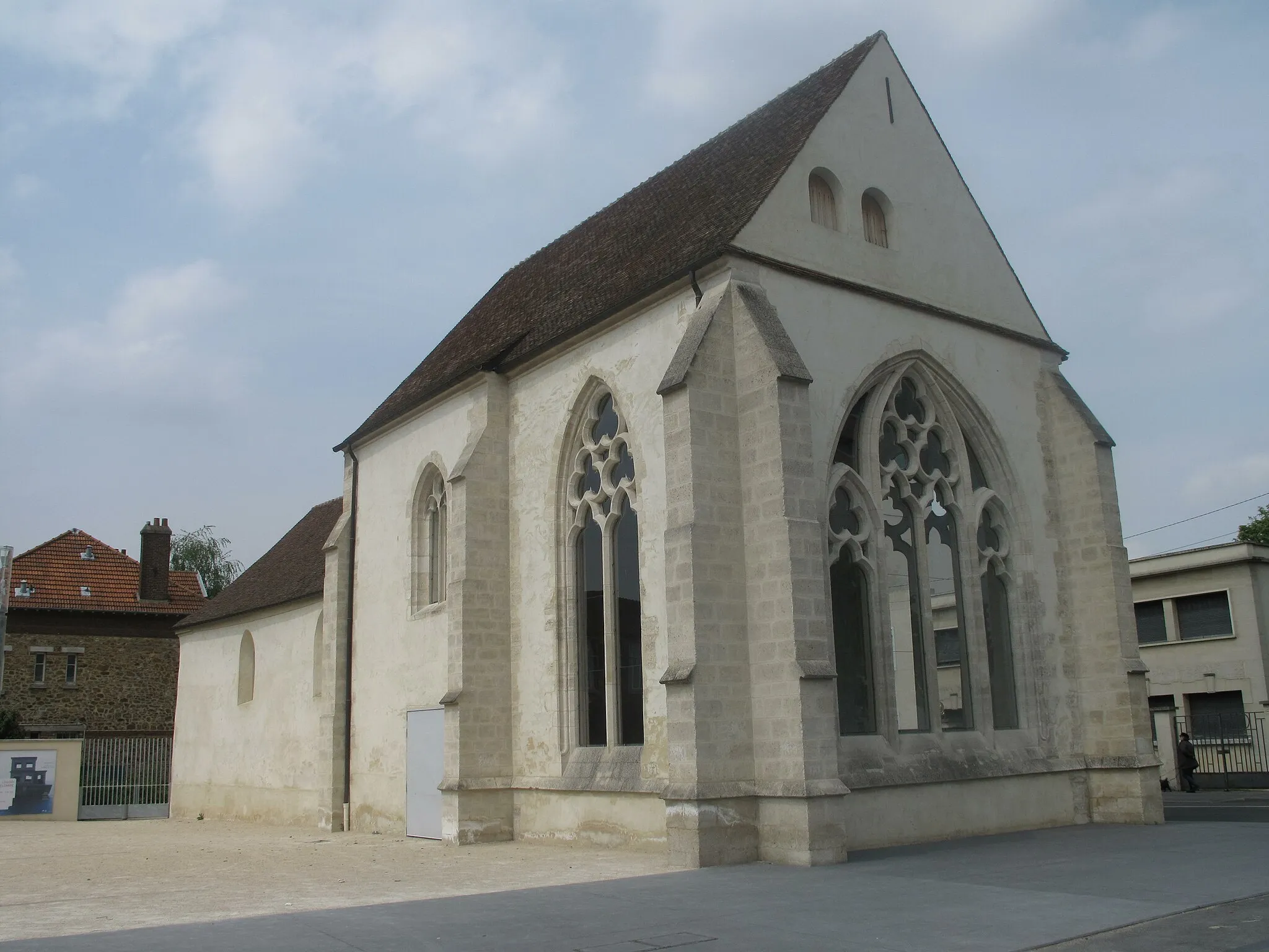 Photo showing: The twin churches St. Croix and St. Gorges St. Louis Eterlet Chelles, Seine-et-Marne, France)