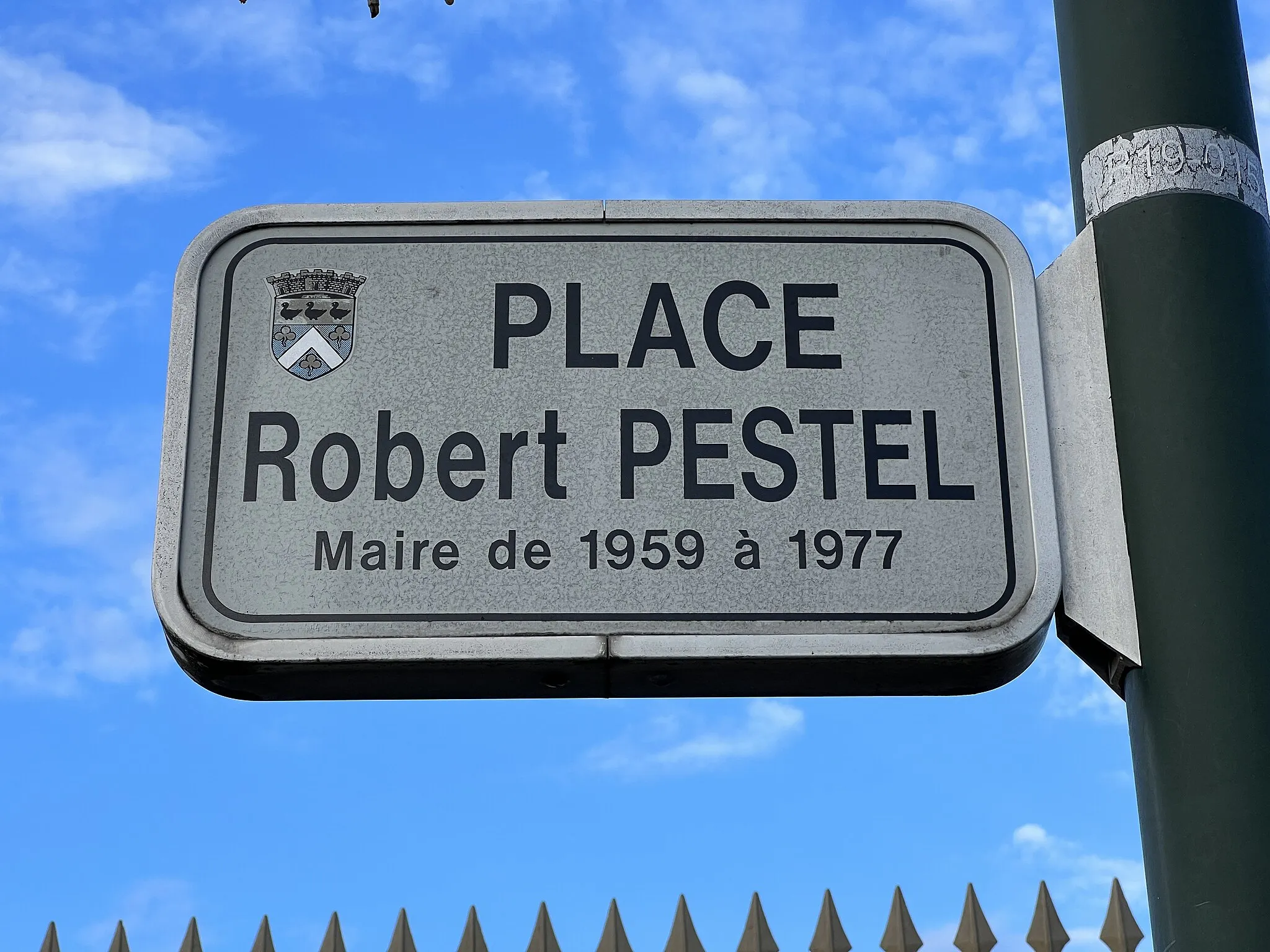 Photo showing: Plaque de la place Robert Pestel, Pontault-Combault.