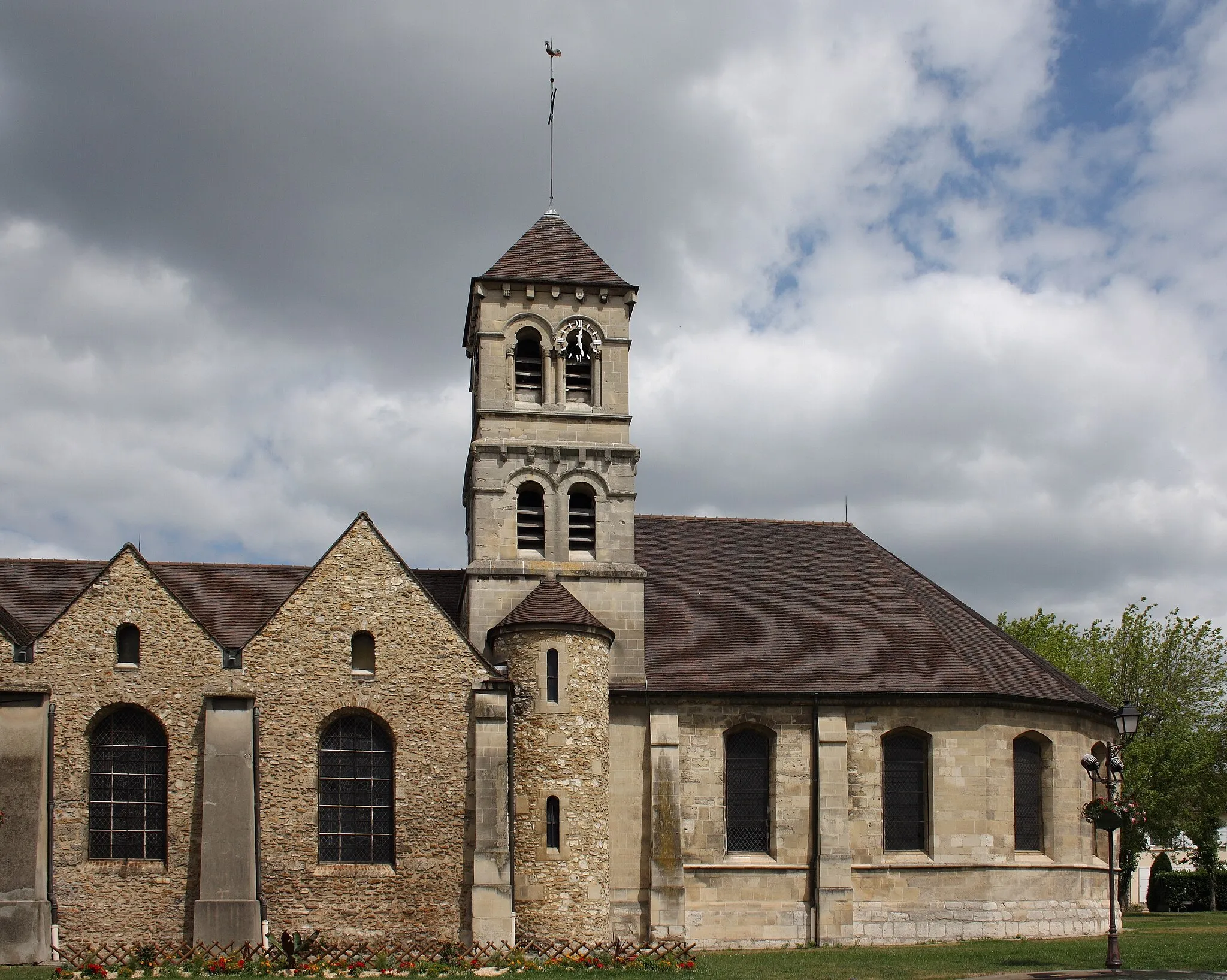 Photo showing: Katholische Kirche Notre-Dame in Deuil-la-Barre, einer Gemeinde im Département Val-d'Oise (Île-de-France), Ansicht von Süden