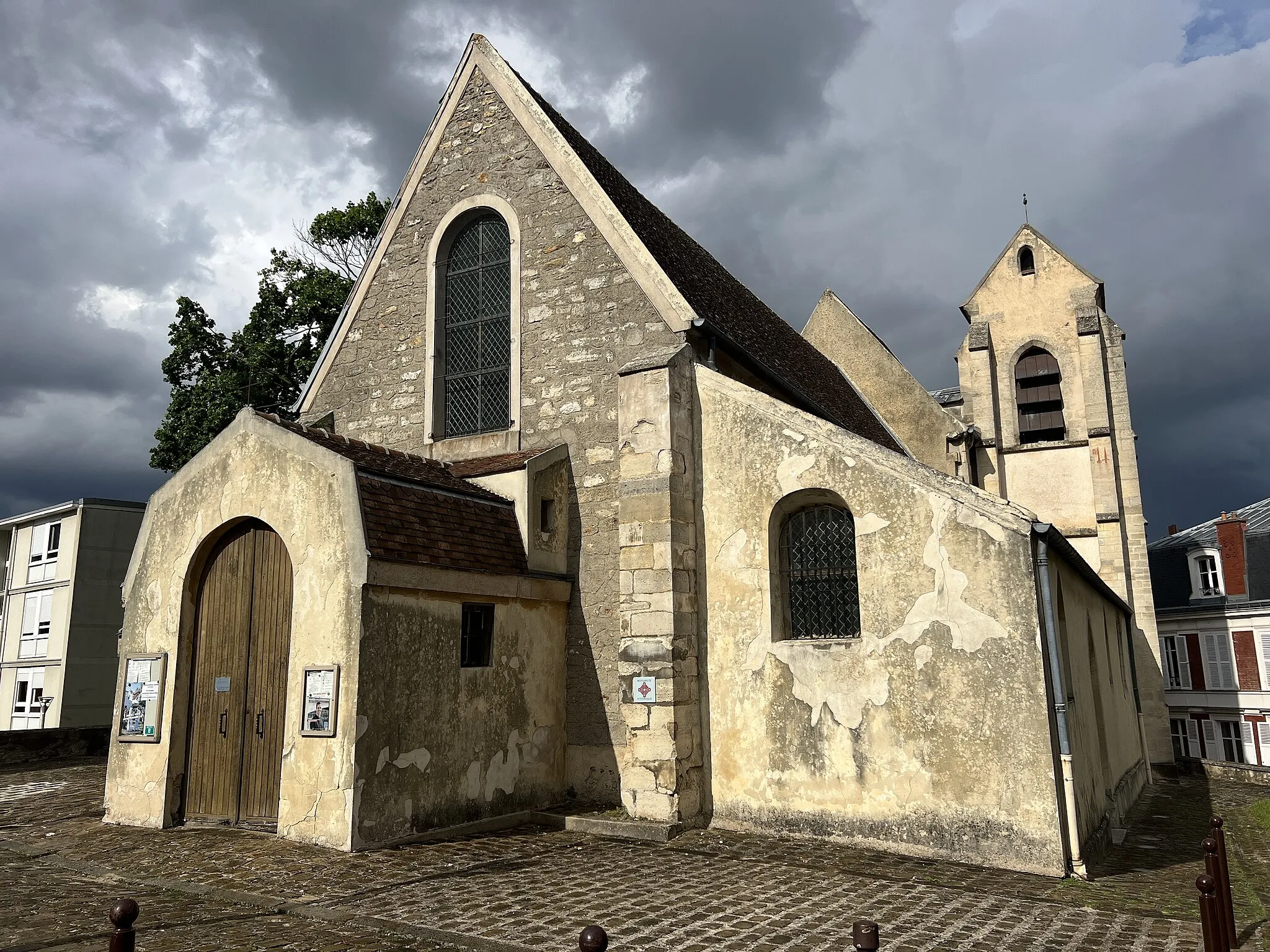 Photo showing: Église Saints-Pierre-et-Saint-Paul de Villeneuve-le-Roi.