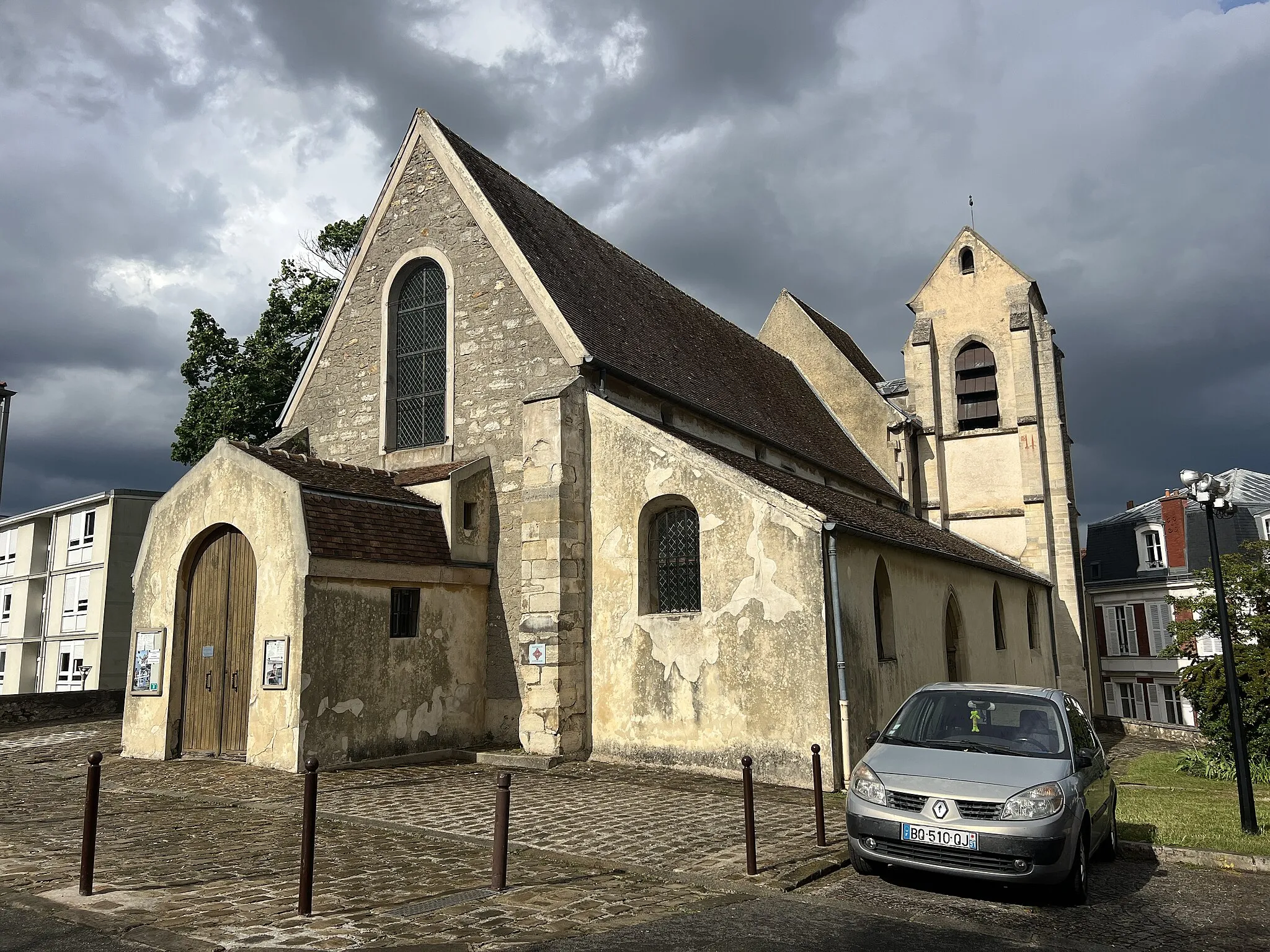 Photo showing: Église Saints-Pierre-et-Saint-Paul de Villeneuve-le-Roi.