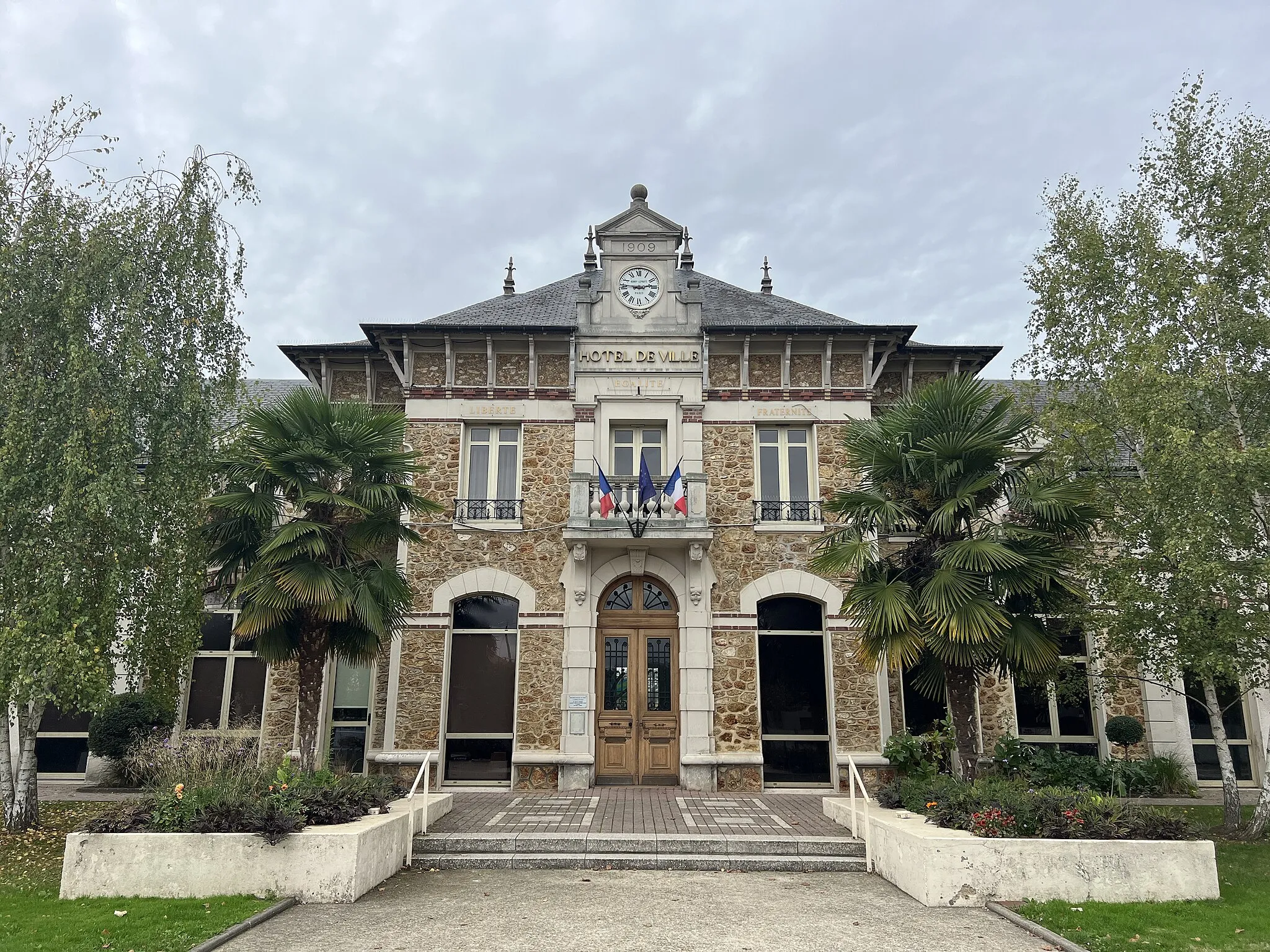 Photo showing: Hôtel de ville de Vaires-sur-Marne.