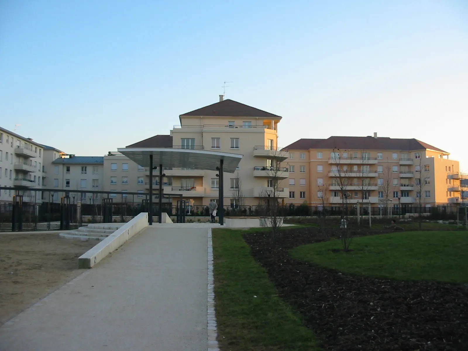 Photo showing: Appartment building in Noisy-le-Grand