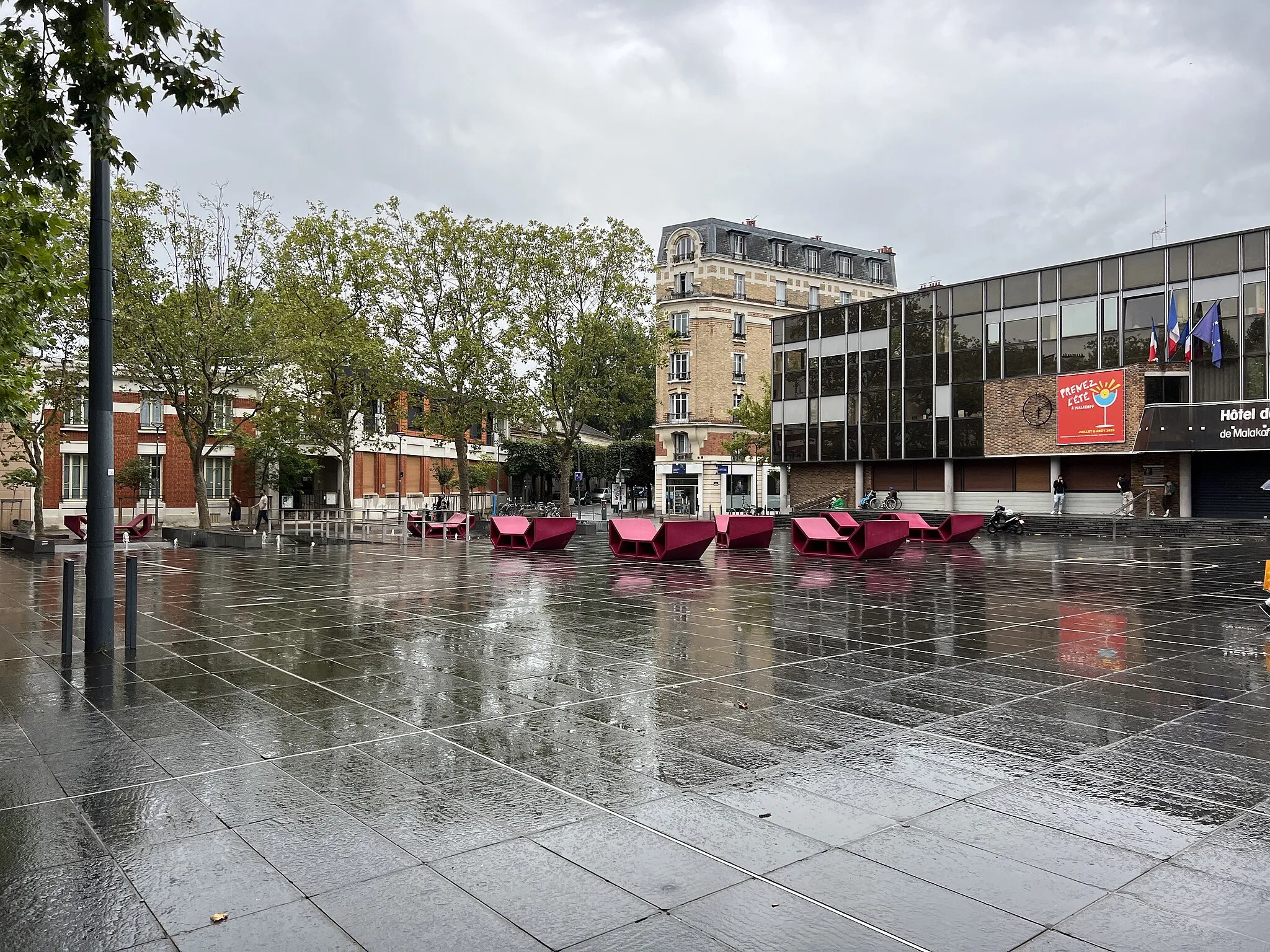 Photo showing: Place du 11-Novembre-1918, Malakoff dans les Hauts-de-Seine.