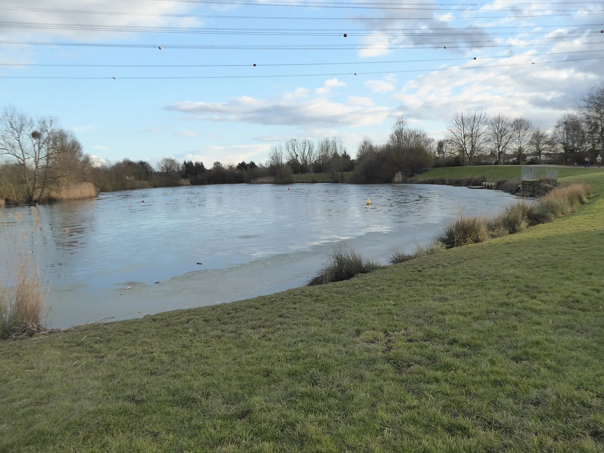 Photo showing: Bassin de retenue du Parc Georges Brassens