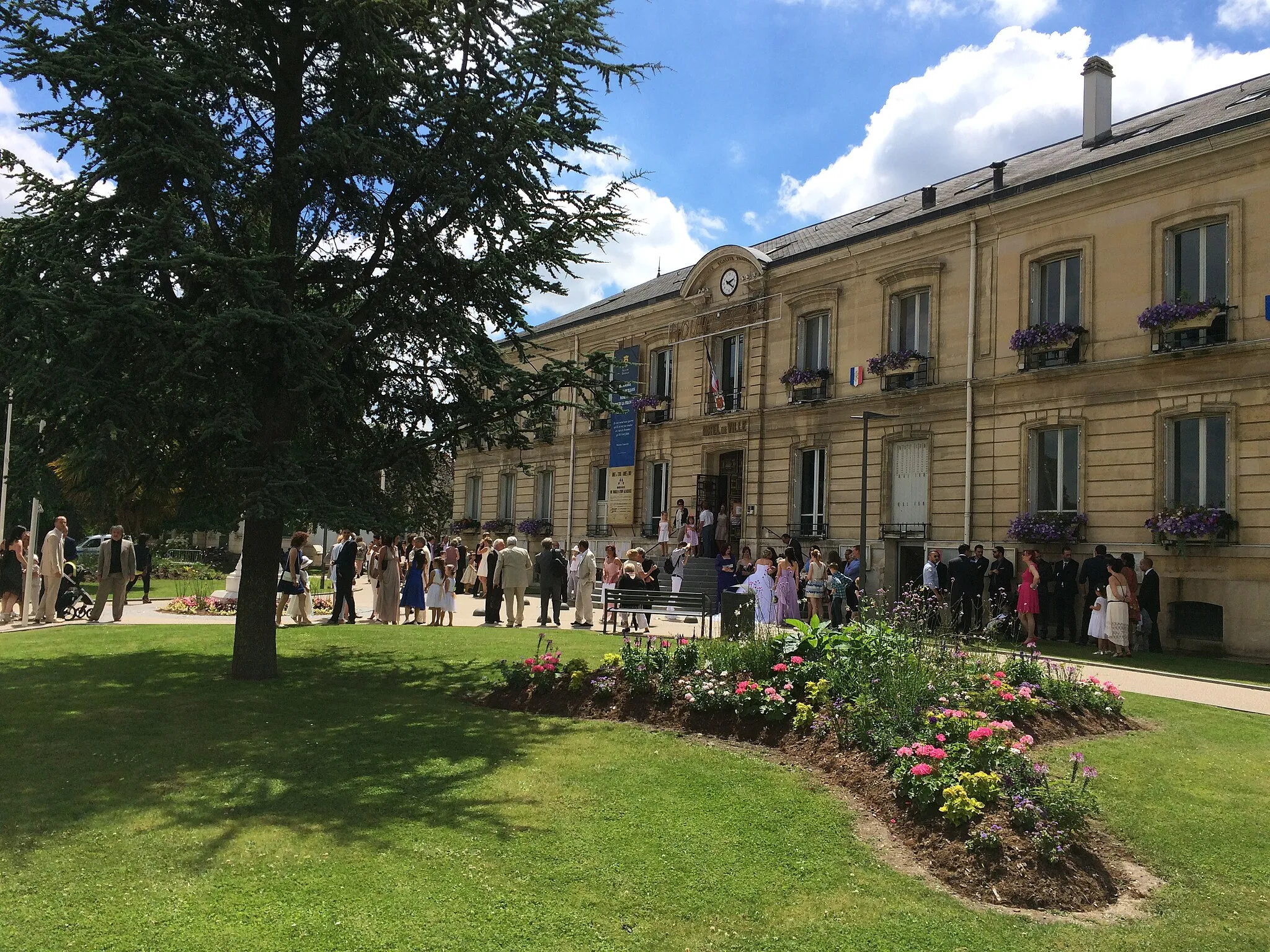 Photo showing: Houilles Yvelines France : place de la  mairie en 2016