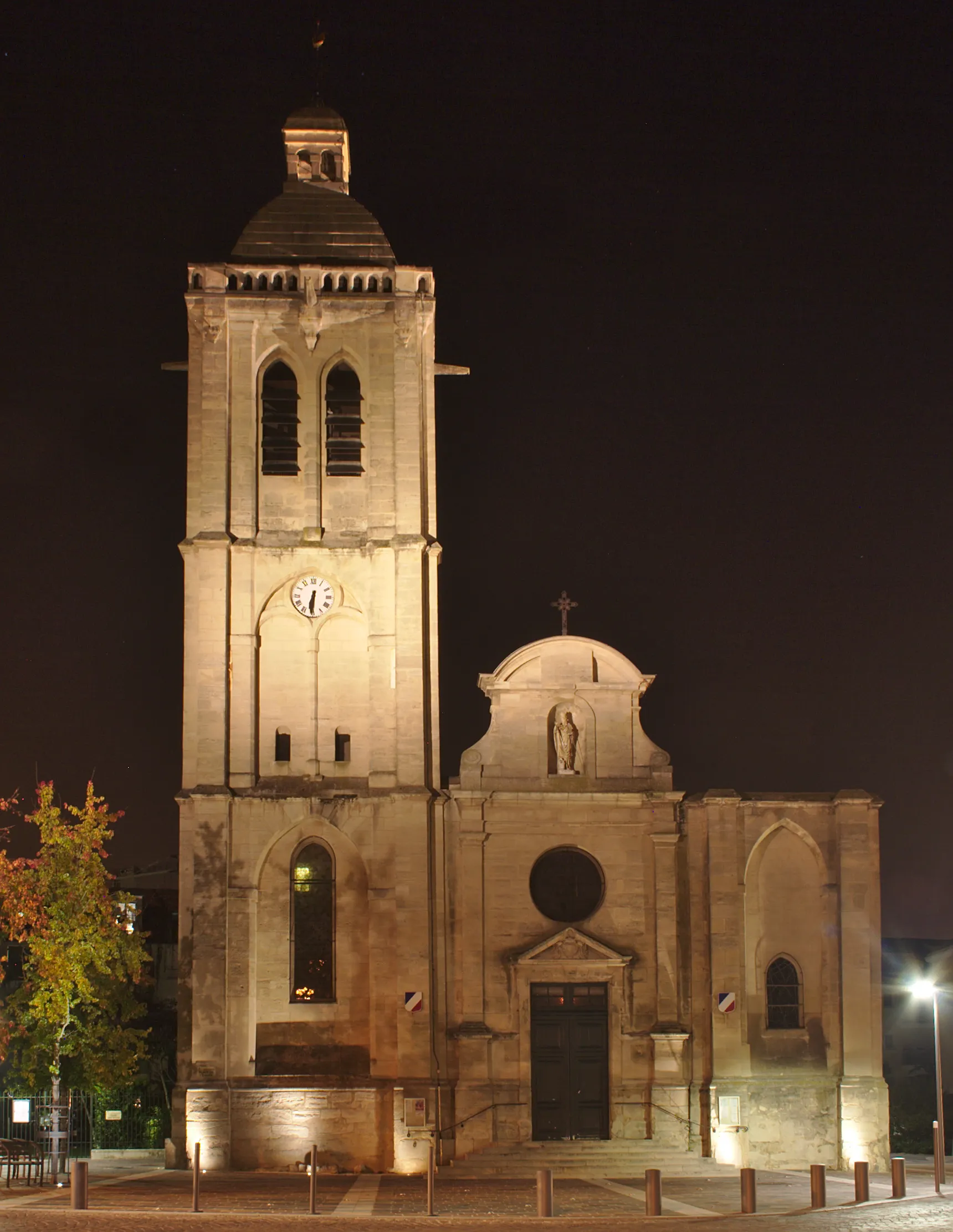 Photo showing: L'église Saint-Nicolas à Houilles vue de nuit