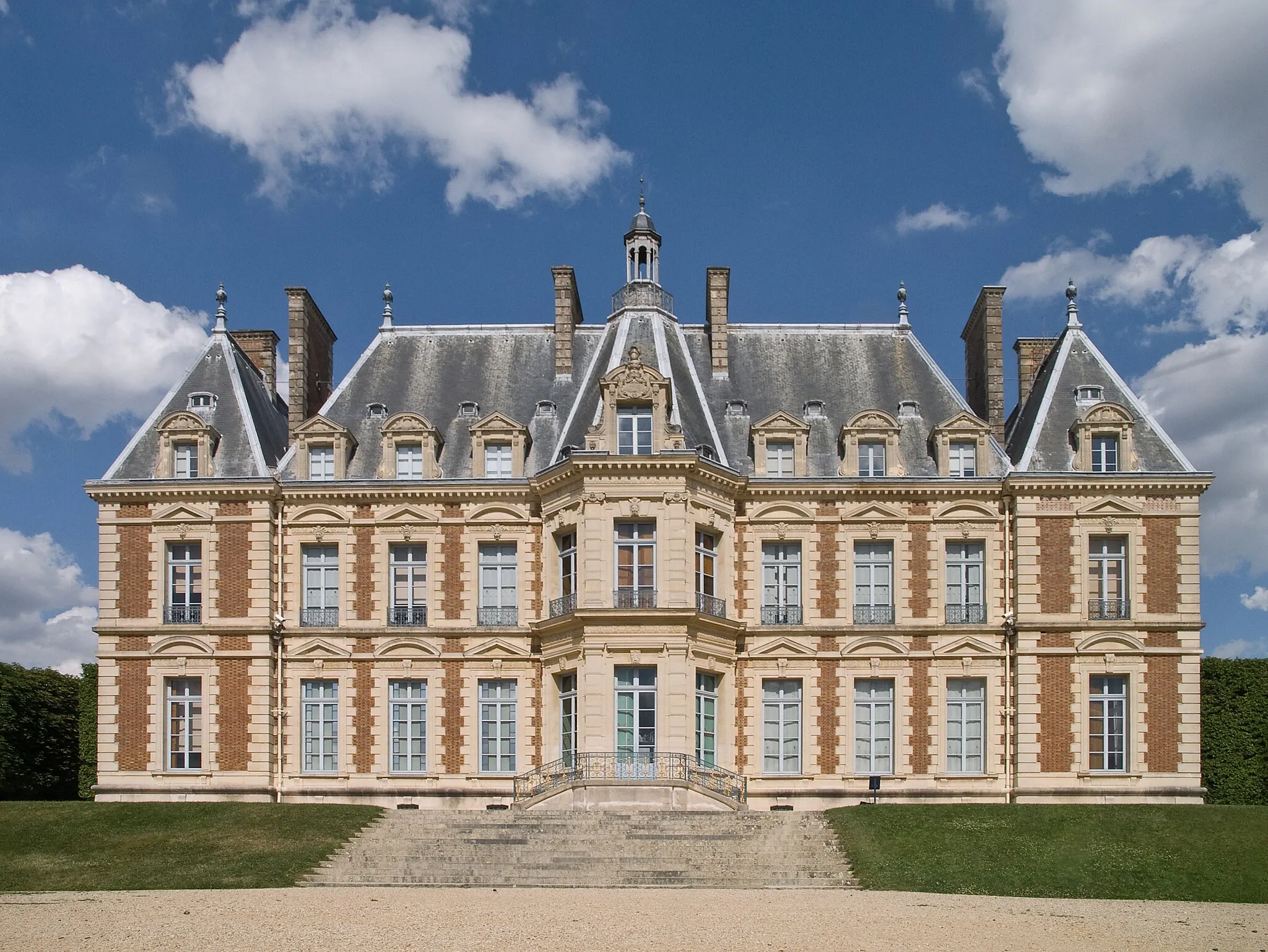 Photo showing: Park of Sceaux - The castle, rebuilt in the 19th century, is now the museum of Île-de-France (Hauts-de-Seine, France).