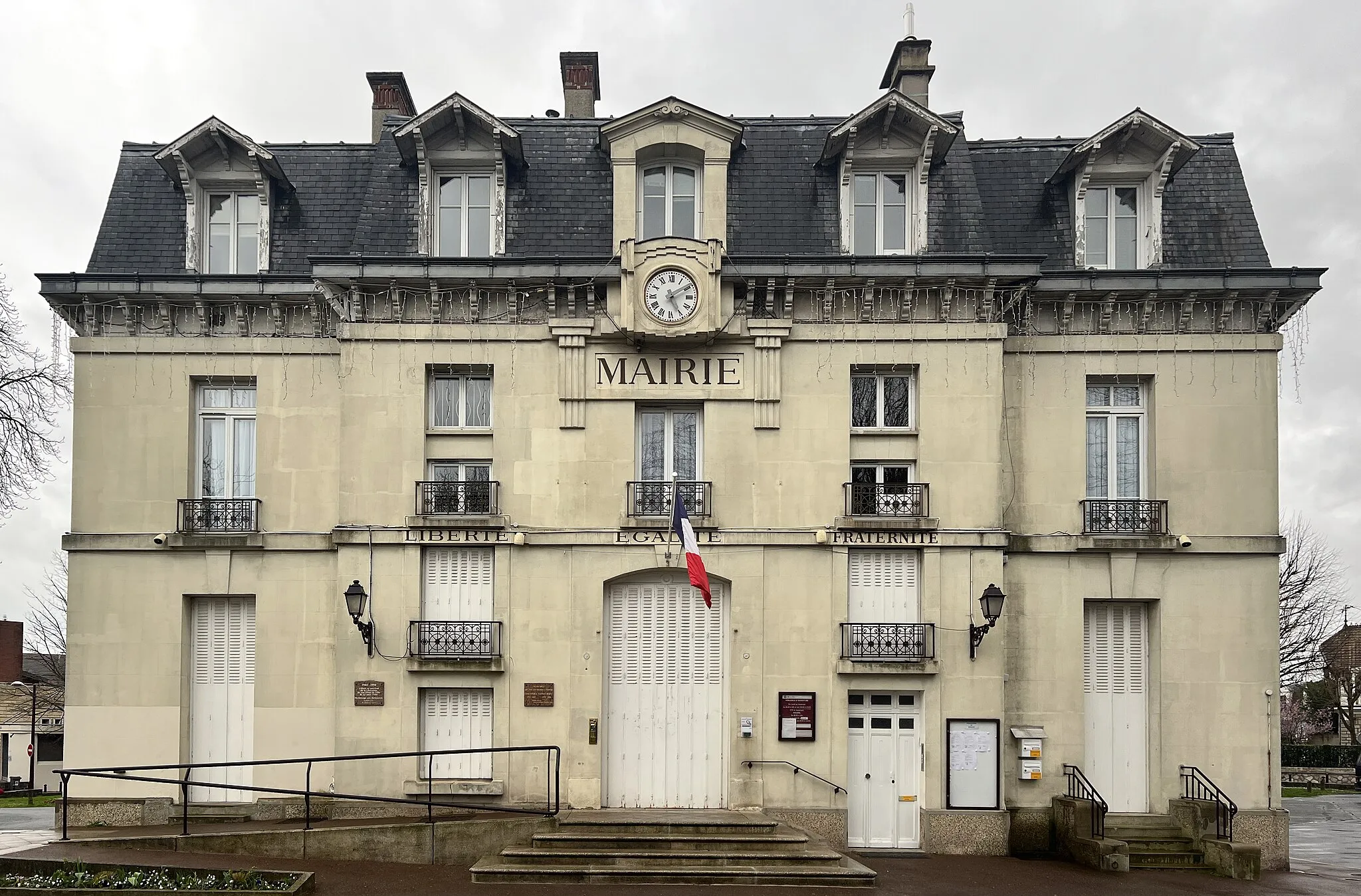Photo showing: Hôtel de ville de Villiers-sur-Marne.