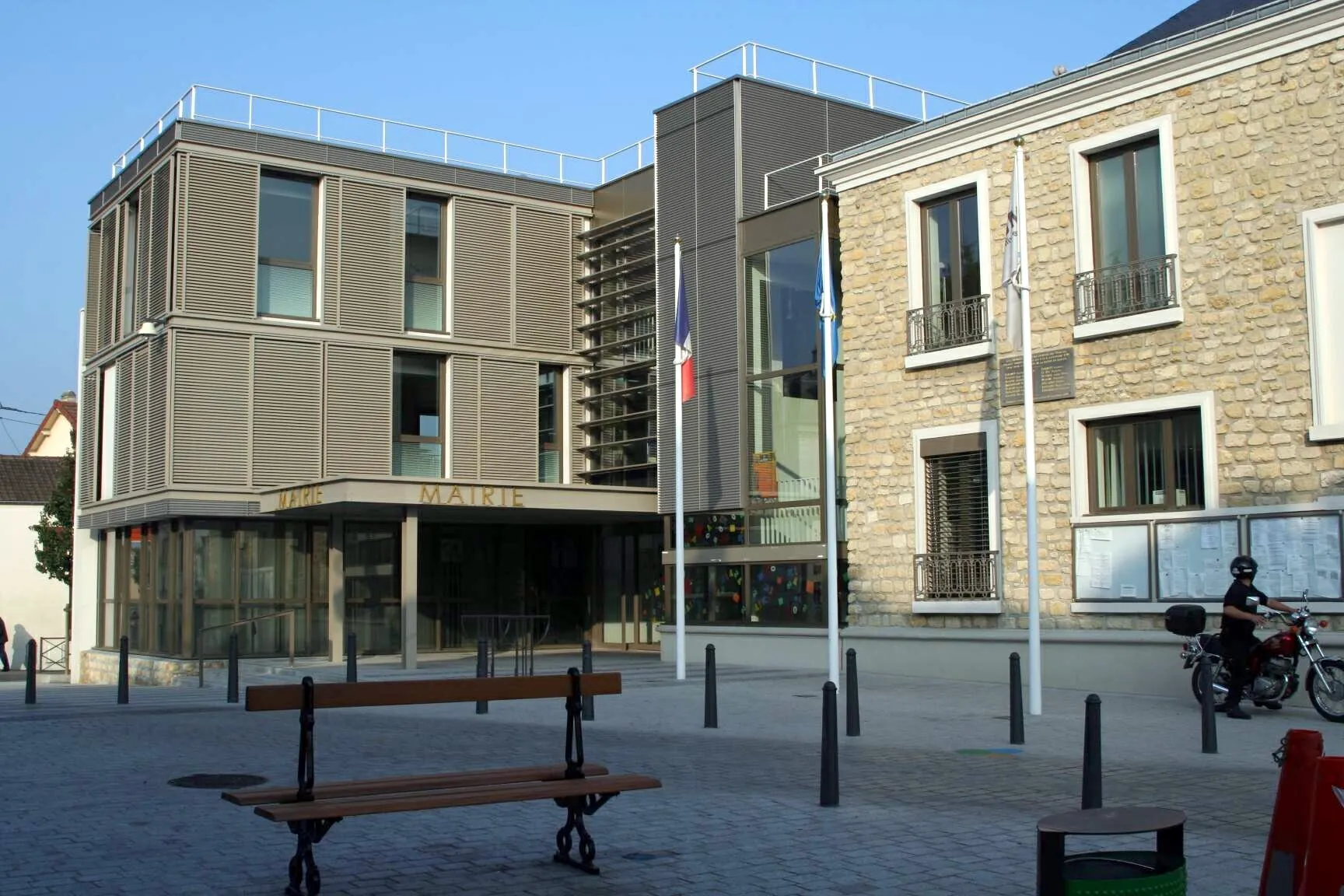 Photo showing: Mairie des Mureaux - Yvelines (France)