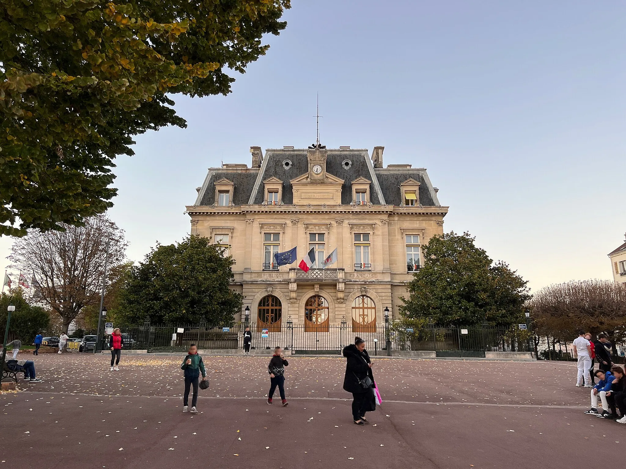 Photo showing: Hôtel de ville de Nogent-sur-Marne.