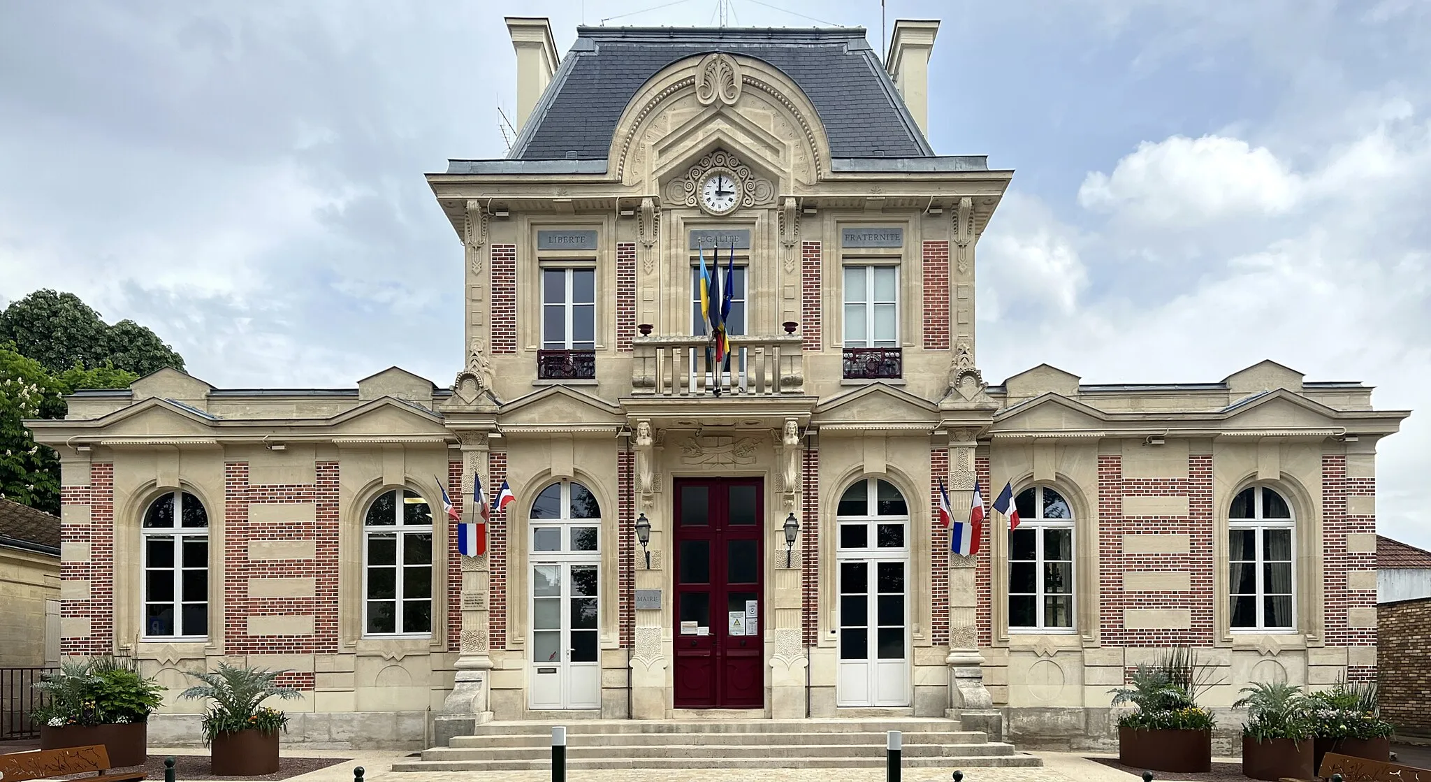 Photo showing: Hôtel de ville de Boissy-Saint-Léger.