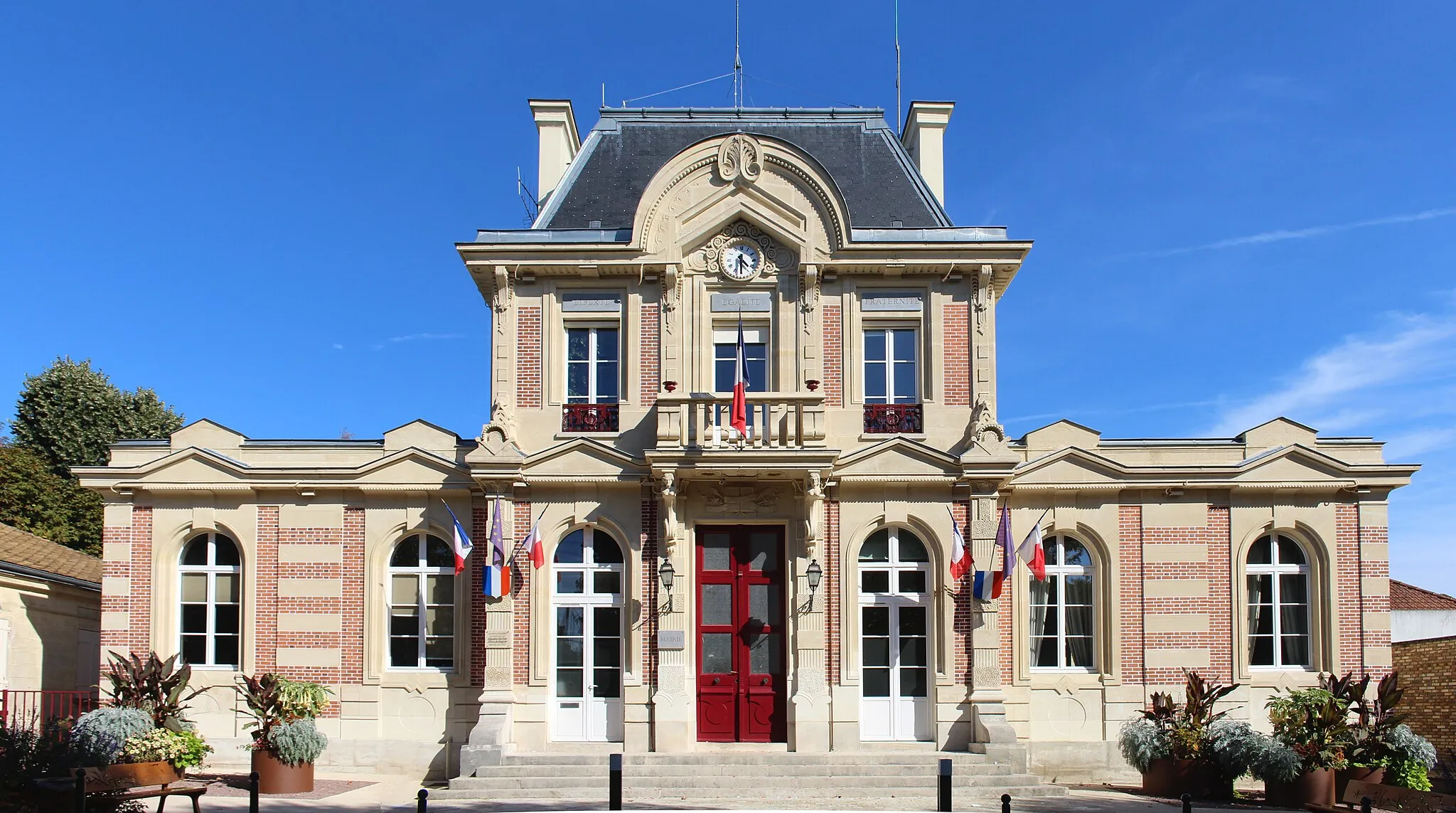 Photo showing: Town hall of Boissy-Saint-Léger in Val-de-Marne department, France.
