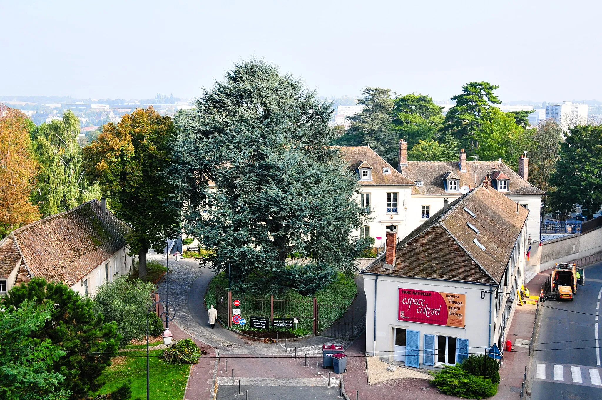 Photo showing: Longjumeau