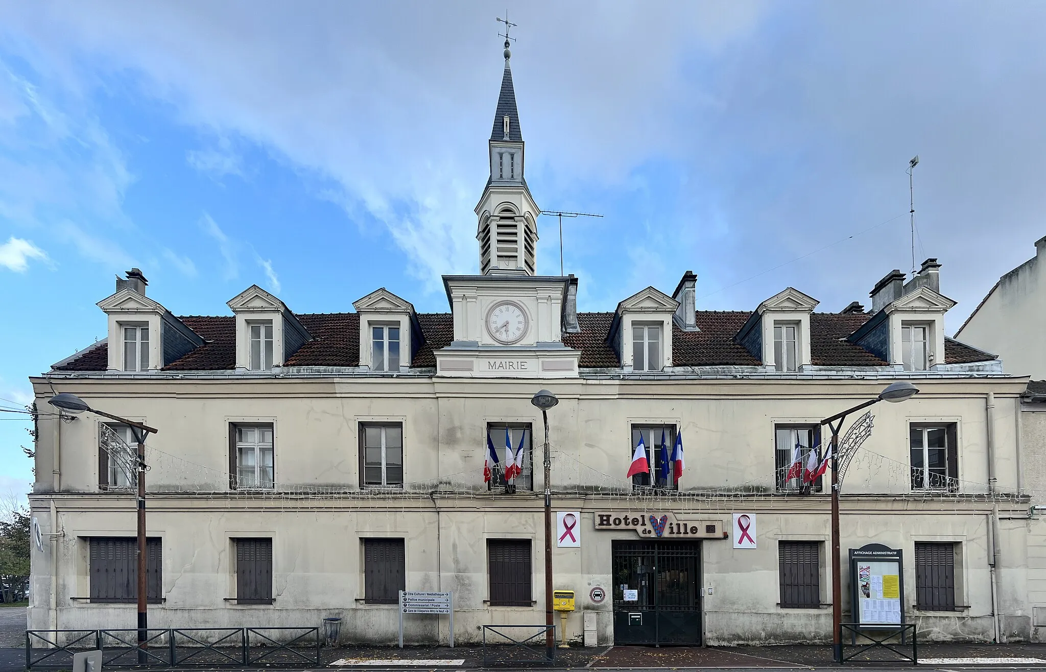 Photo showing: Hôtel de ville de Villeparisis.